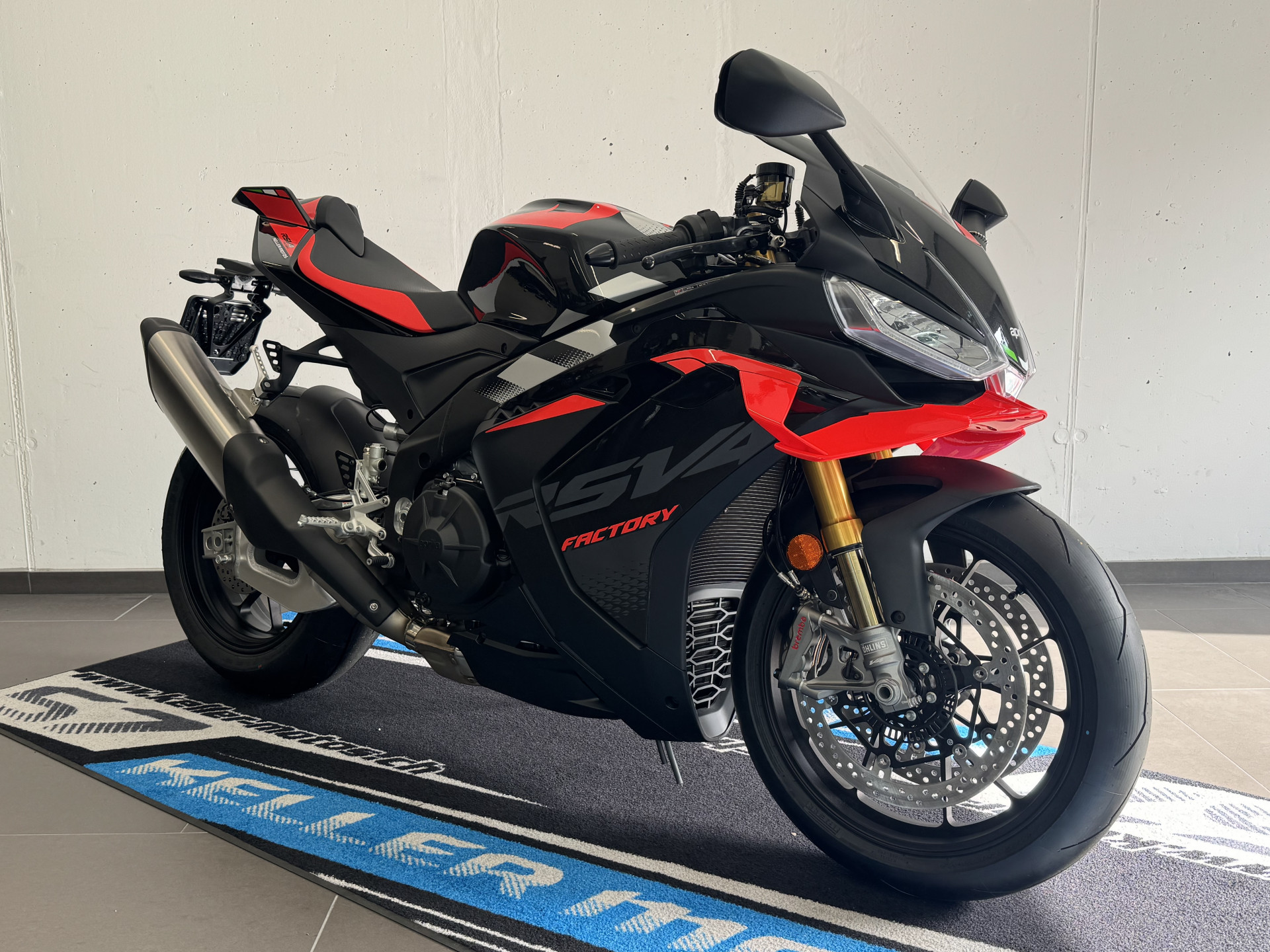 APRILIA RSV4 1100 E5+ Factory-showroom-element-2
