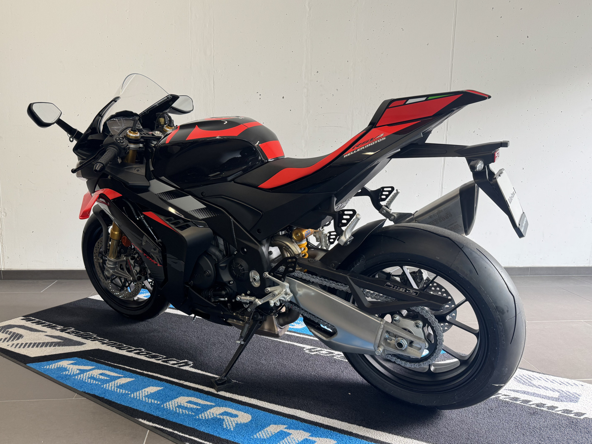 APRILIA RSV4 1100 E5+ Factory-showroom-element-3