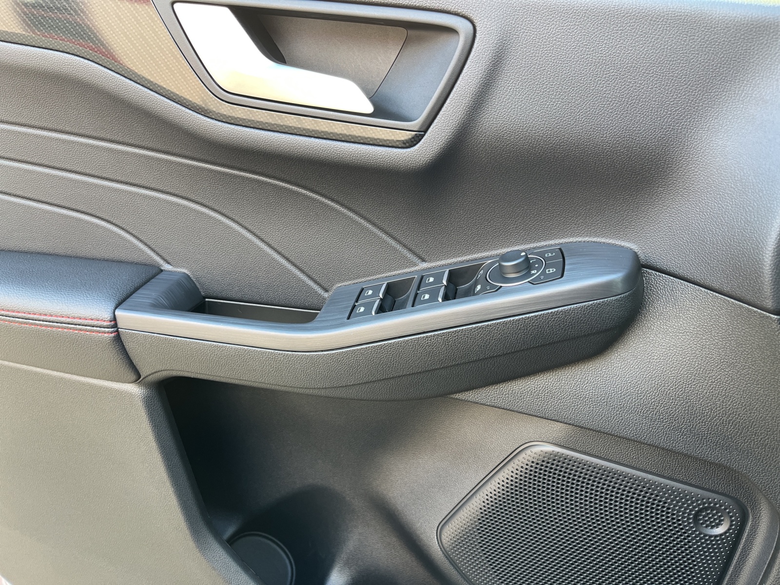 FORD Kuga 2.5 Hybrid ST-Line 4x4-image-8