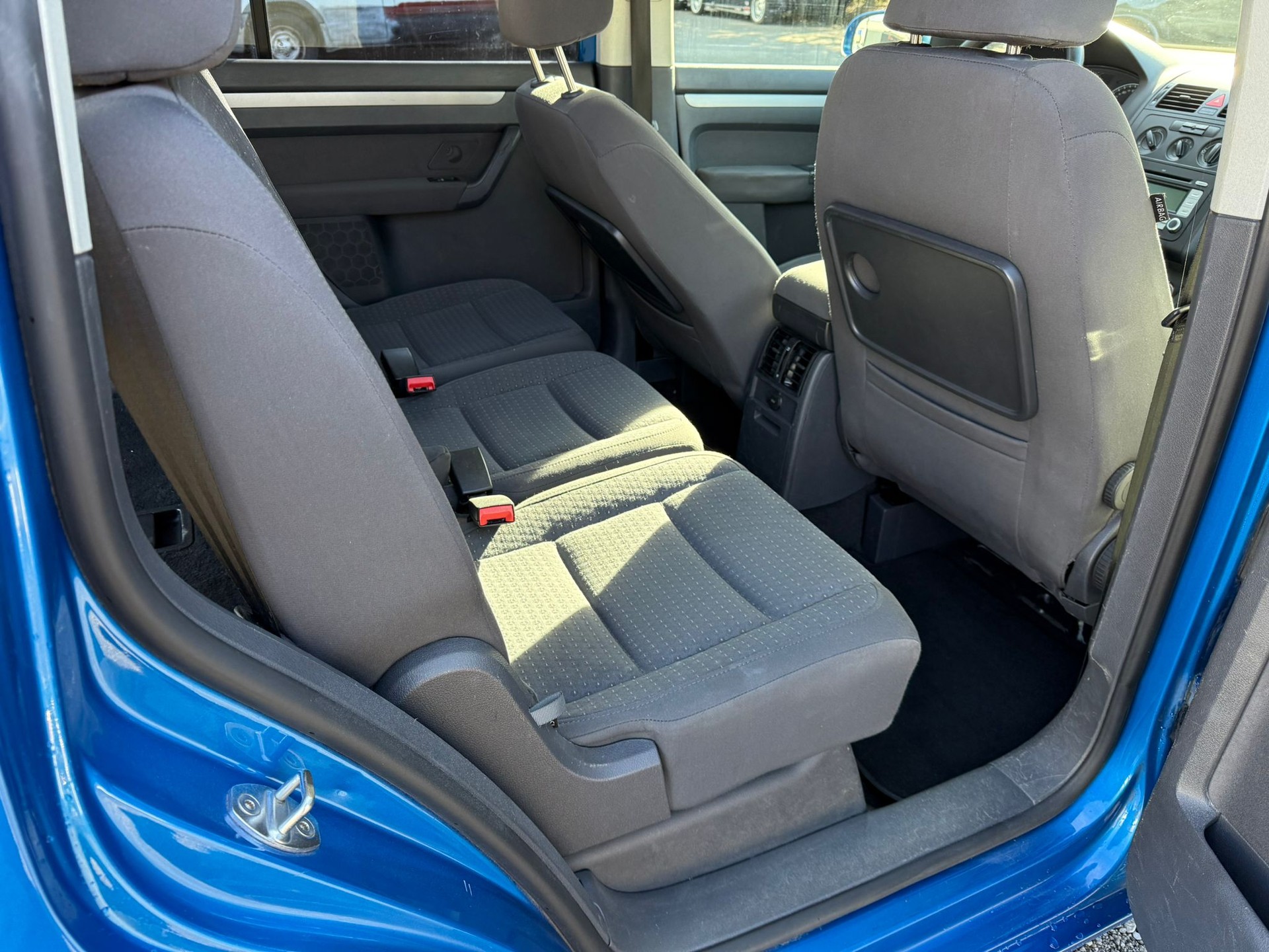 VW Touran 2.0 TDI Trendline-image-9