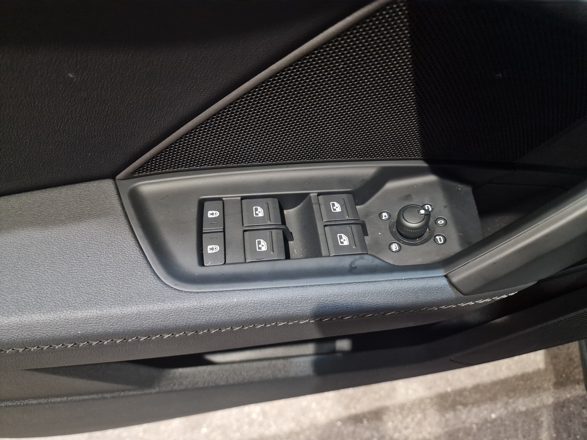 AUDI A3 Sportback 40 TFSI e S line S-tronic-image-25