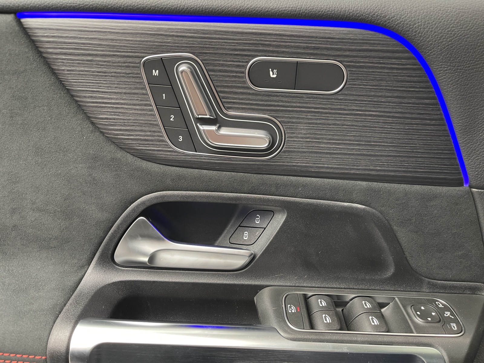 MERCEDES-BENZ GLB 220 d 4M 8G-Tronic-image-12