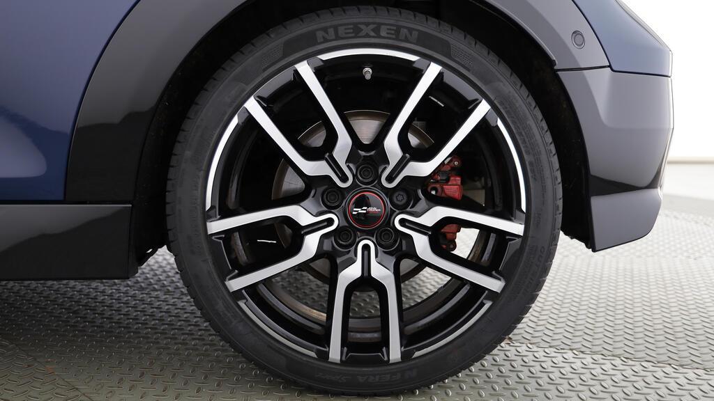 MINI John Cooper Works Cabrio-image-10