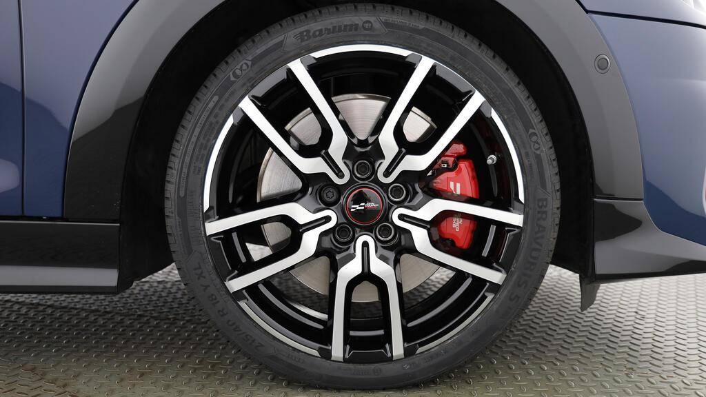 MINI John Cooper Works Cabrio-image-7