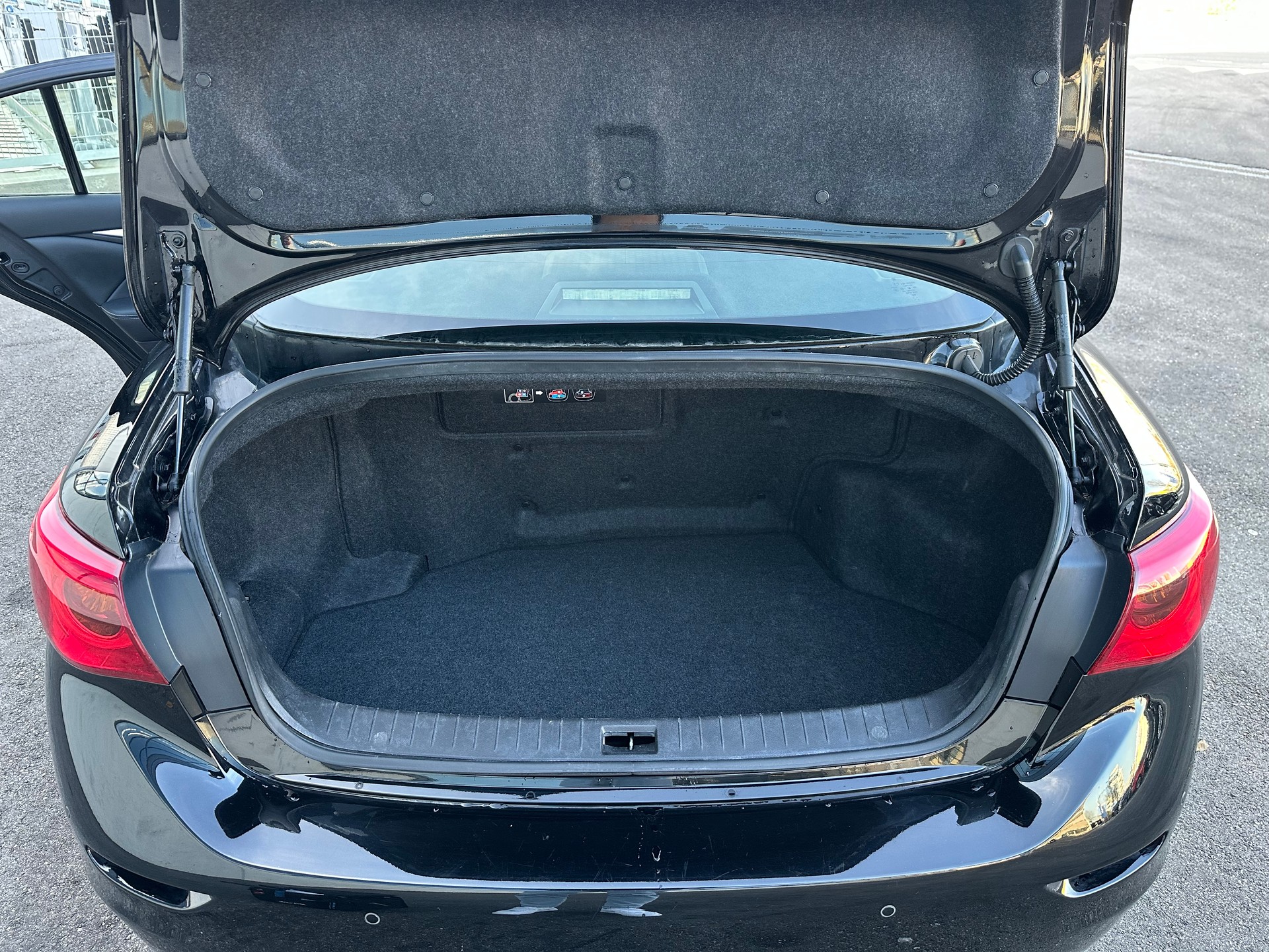 INFINITI Q50S 35h AWD Sport Tech Automatic-image-6