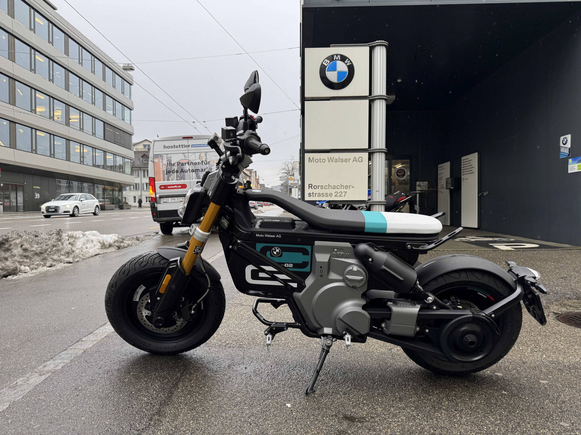 BMW CE 02-showroom-element-2