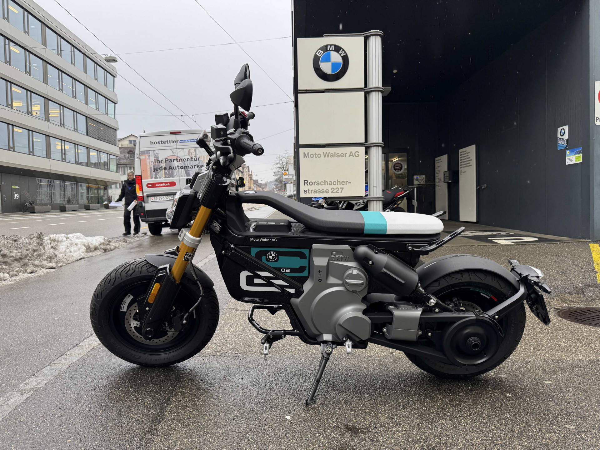 BMW CE 02-showroom-element-1