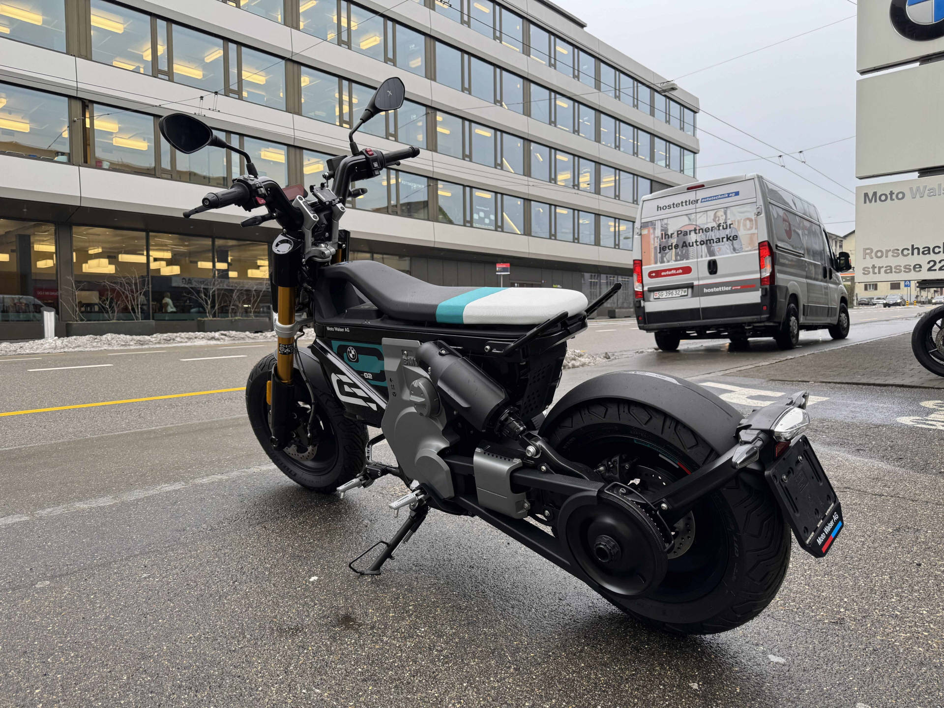 BMW CE 02-showroom-element-3