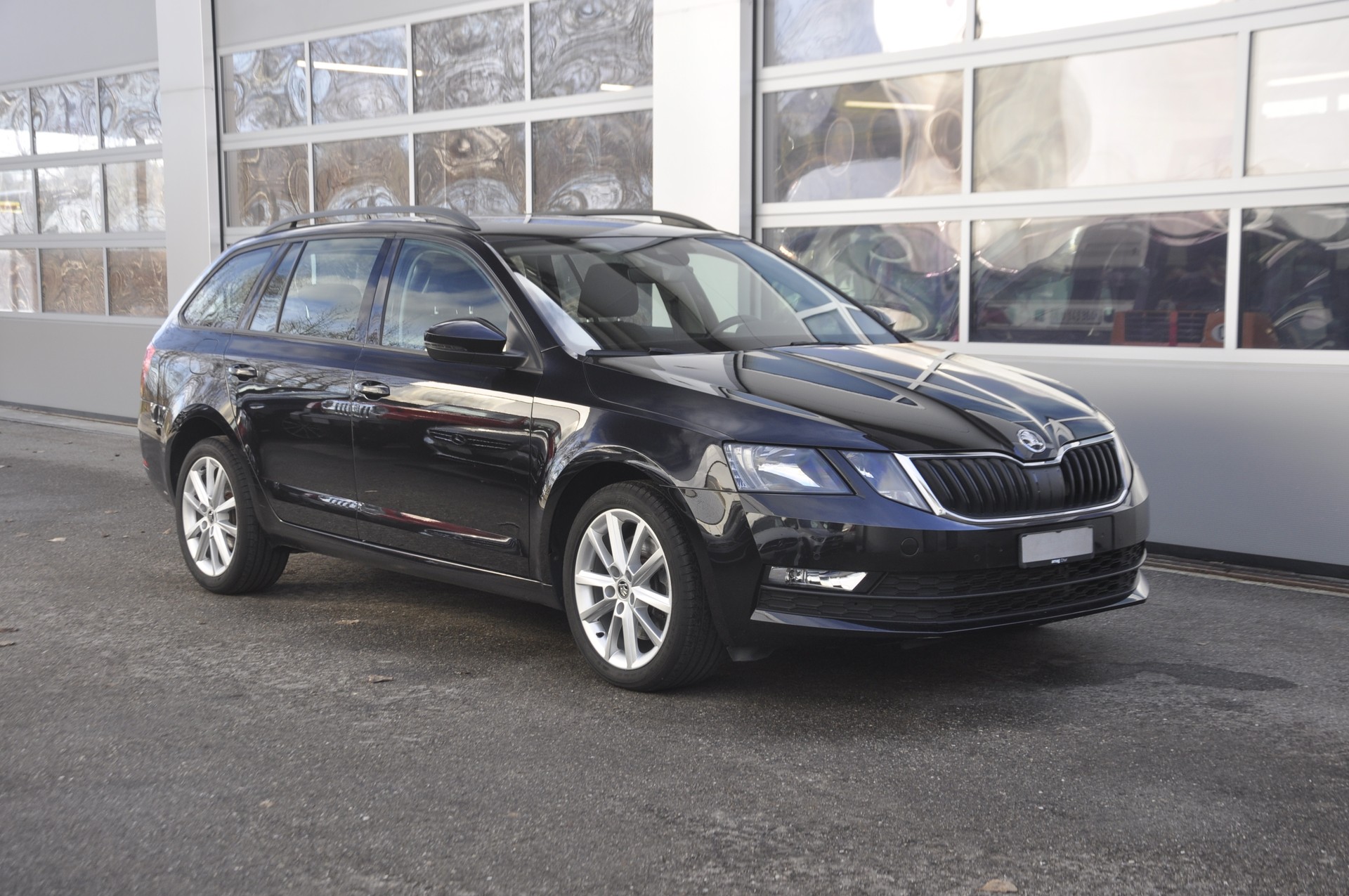 SKODA Octavia Combi 2.0 TDI Ambition 4x4 DSG I 184 PS-image-0