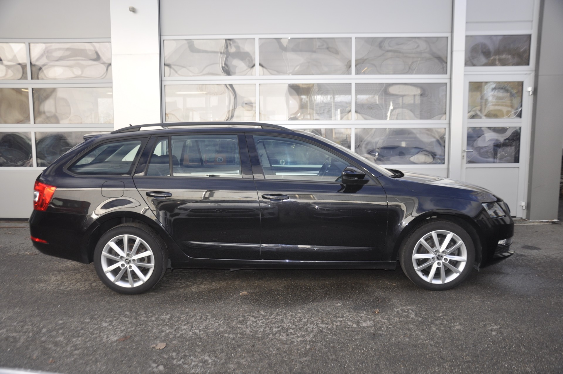 SKODA Octavia Combi 2.0 TDI Ambition 4x4 DSG I 184 PS-image-1