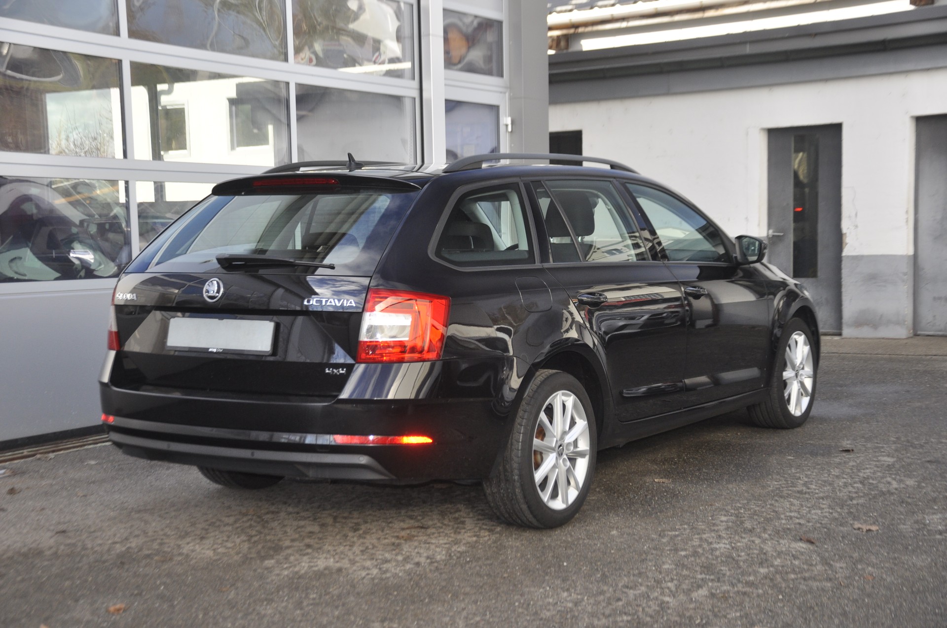 SKODA Octavia Combi 2.0 TDI Ambition 4x4 DSG I 184 PS-image-2