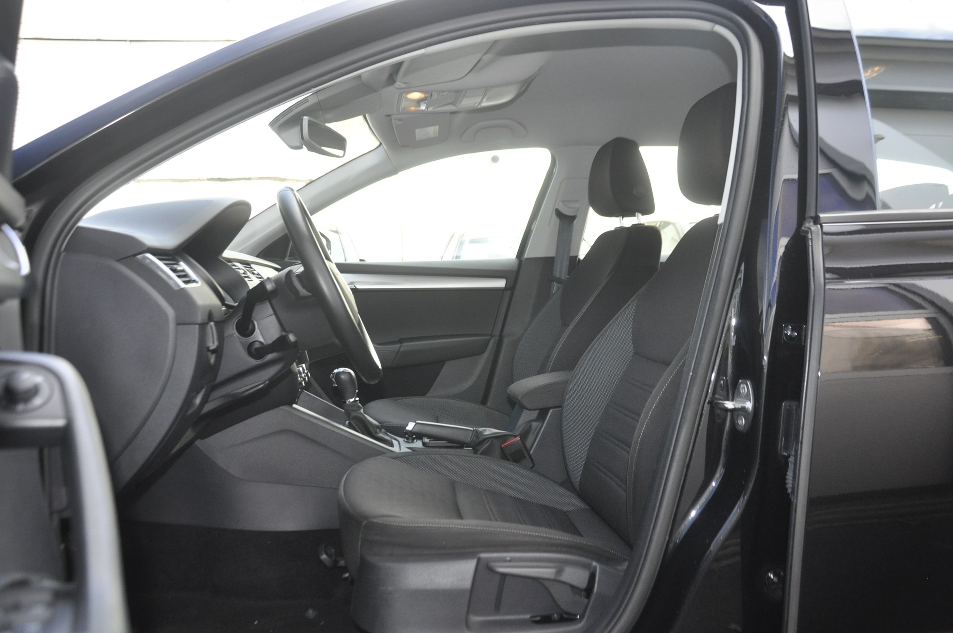 SKODA Octavia Combi 2.0 TDI Ambition 4x4 DSG I 184 PS-image-4