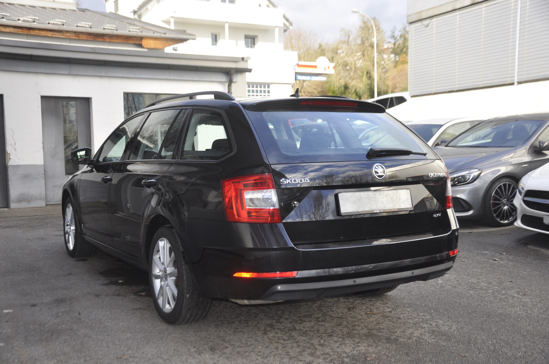 SKODA Octavia Combi 2.0 TDI Ambition 4x4 DSG I 184 PS-image-13