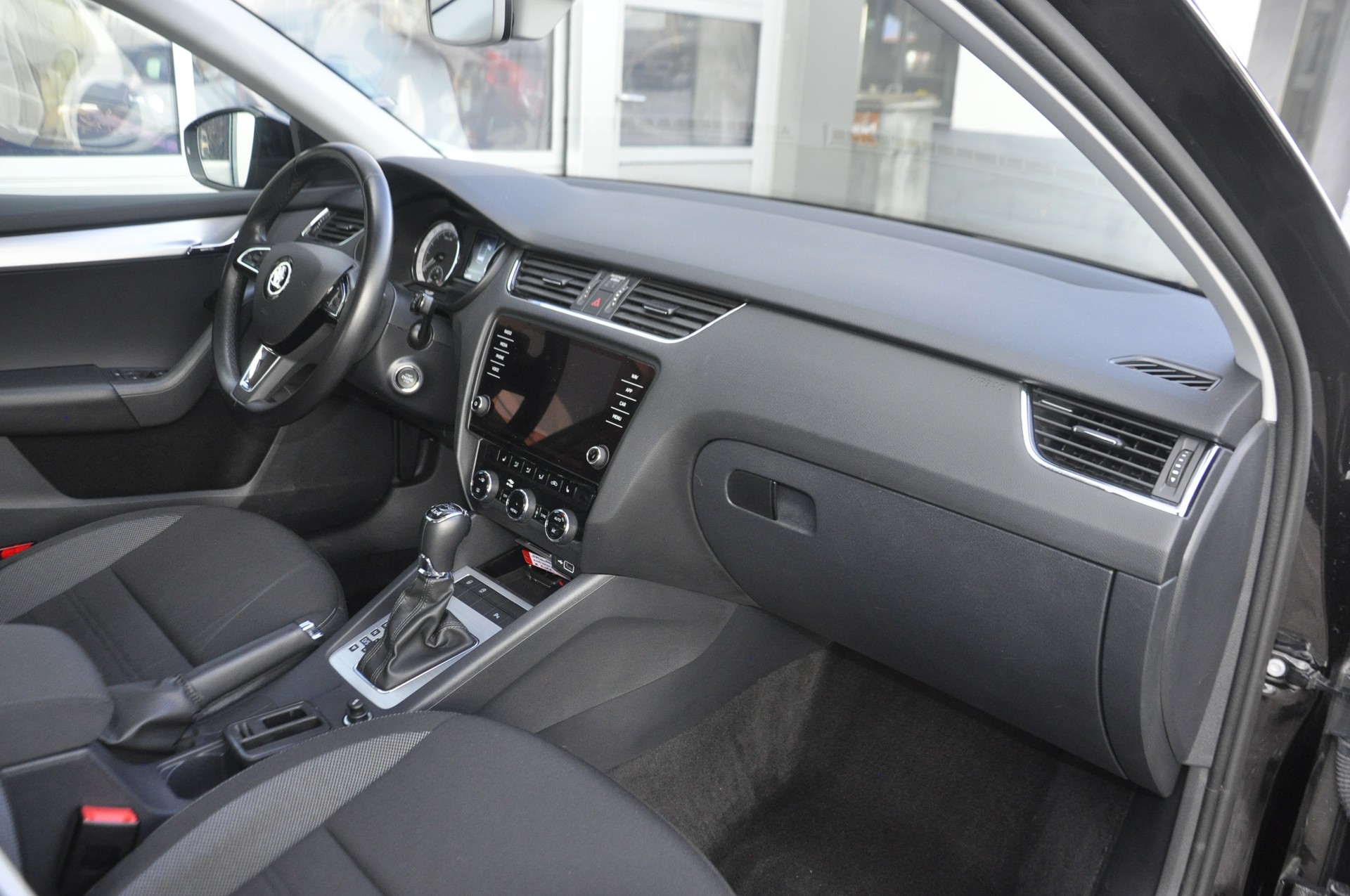 SKODA Octavia Combi 2.0 TDI Ambition 4x4 DSG I 184 PS-image-5