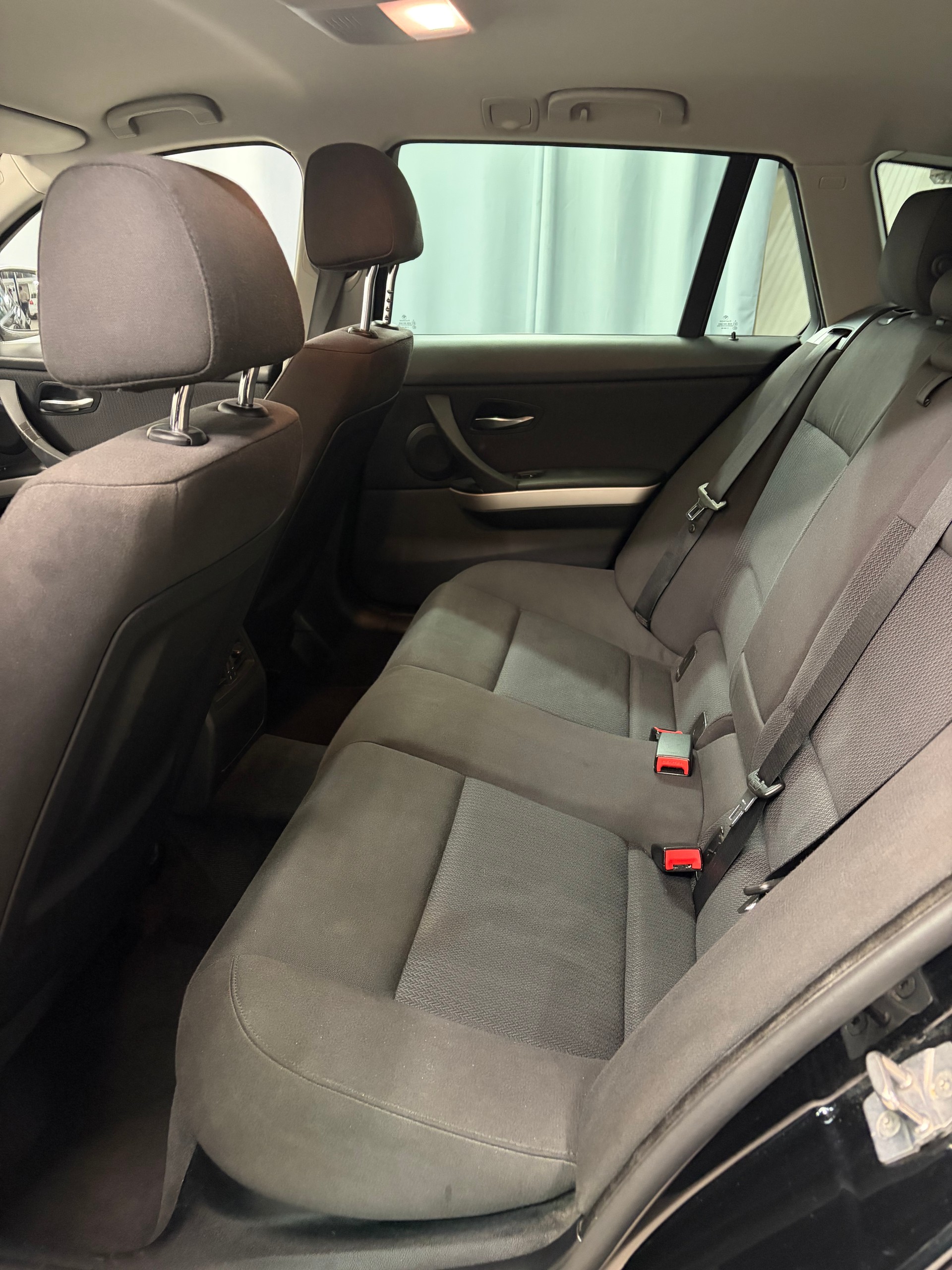 BMW 318d Touring Steptronic-image-8