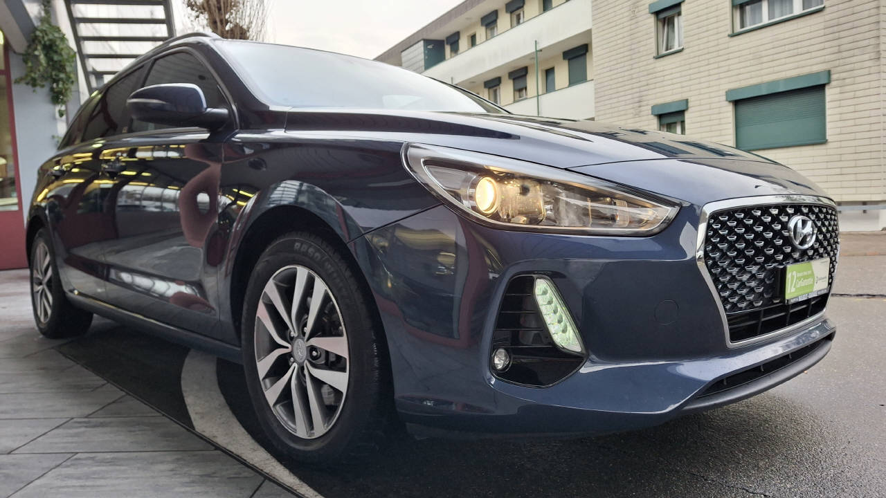HYUNDAI i30 Wagon 1.0 T-GDi Amplia-image-2