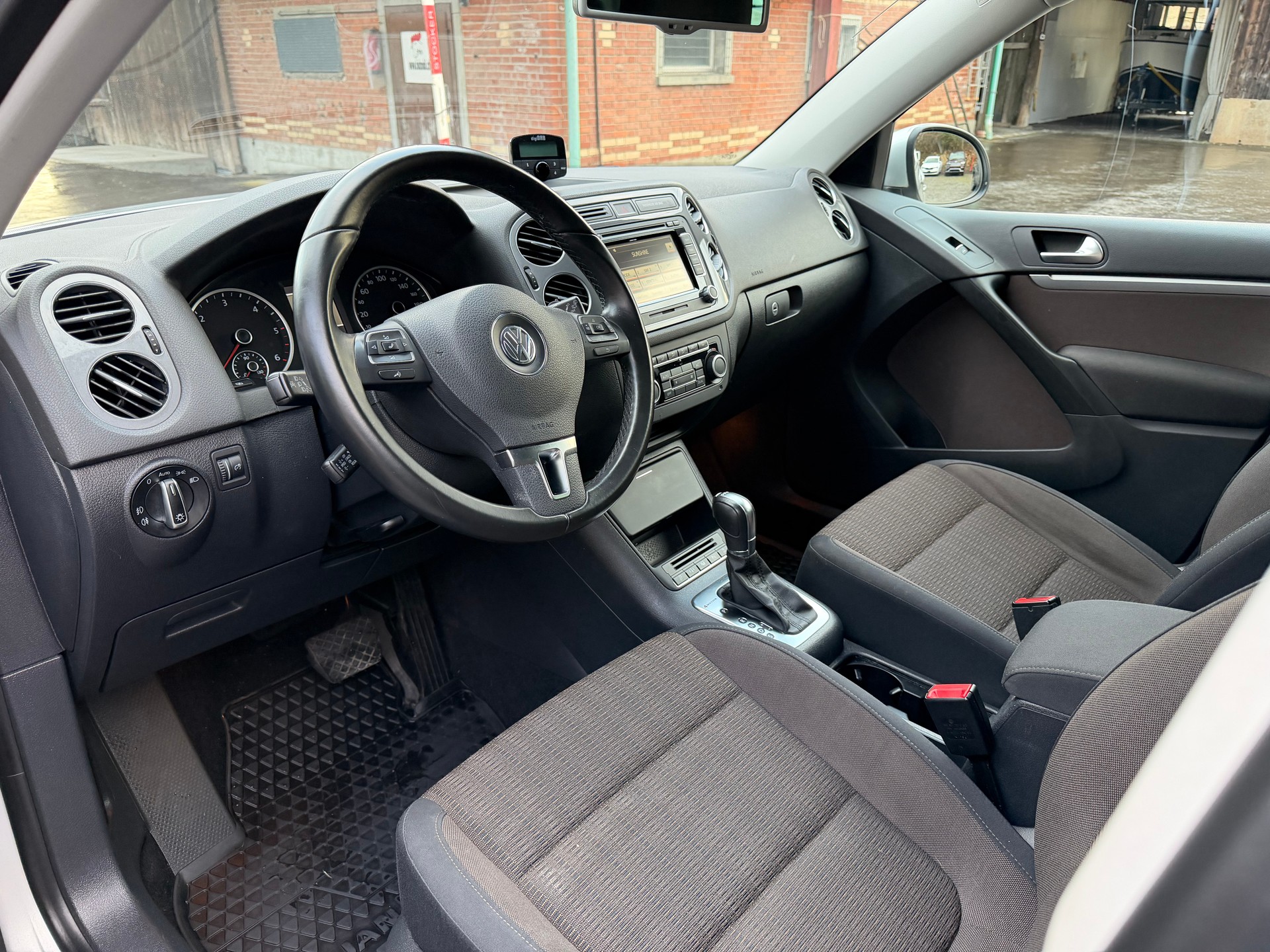 VW Tiguan 2.0 TDI BlueMotion Sport&Style 4Motion-image-5