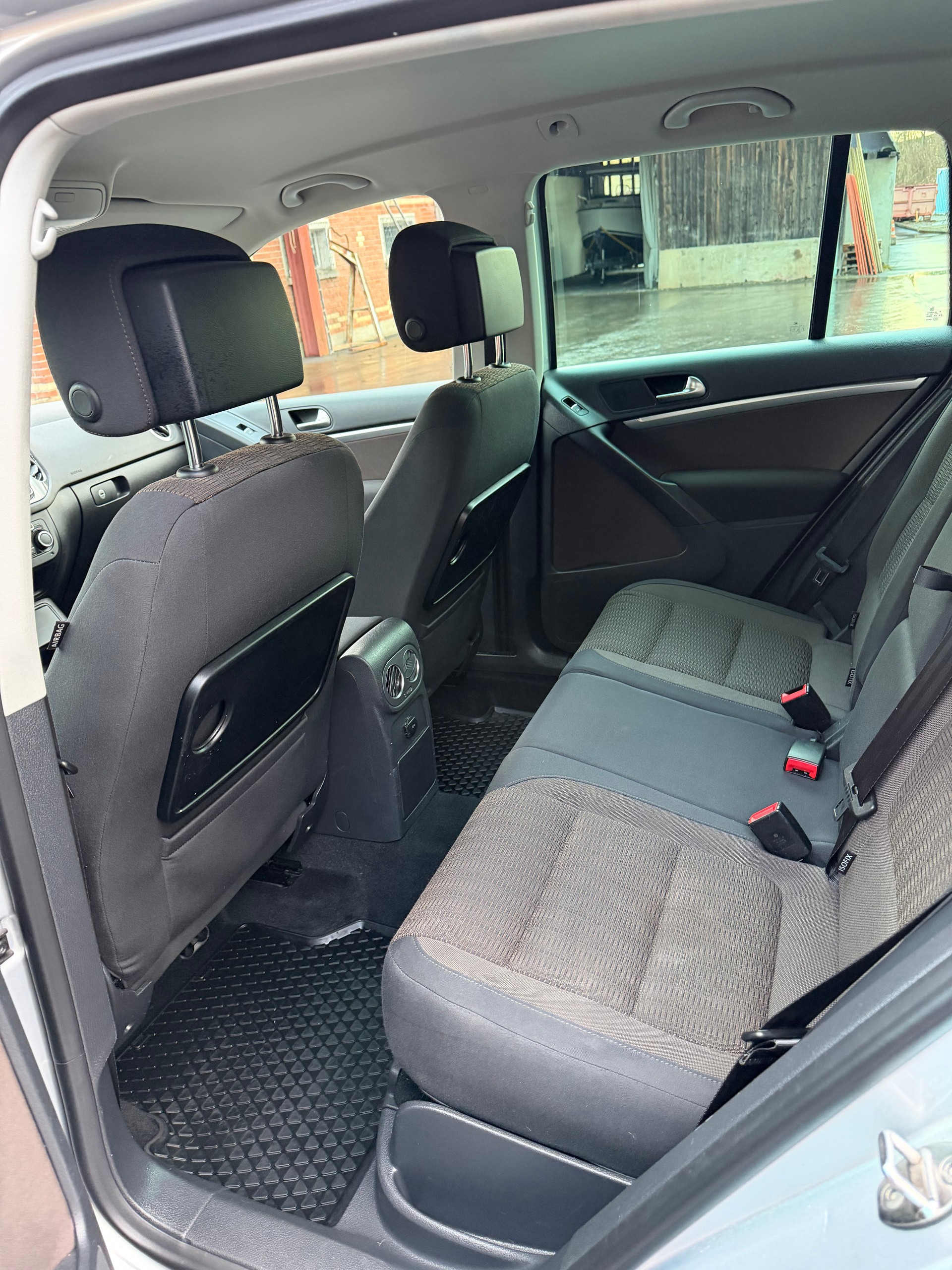 VW Tiguan 2.0 TDI BlueMotion Sport&Style 4Motion-image-8