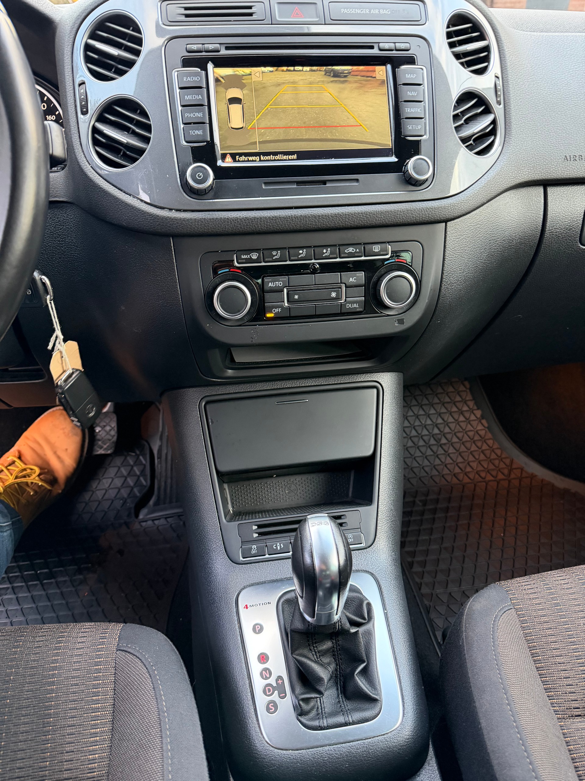 VW Tiguan 2.0 TDI BlueMotion Sport&Style 4Motion-image-6