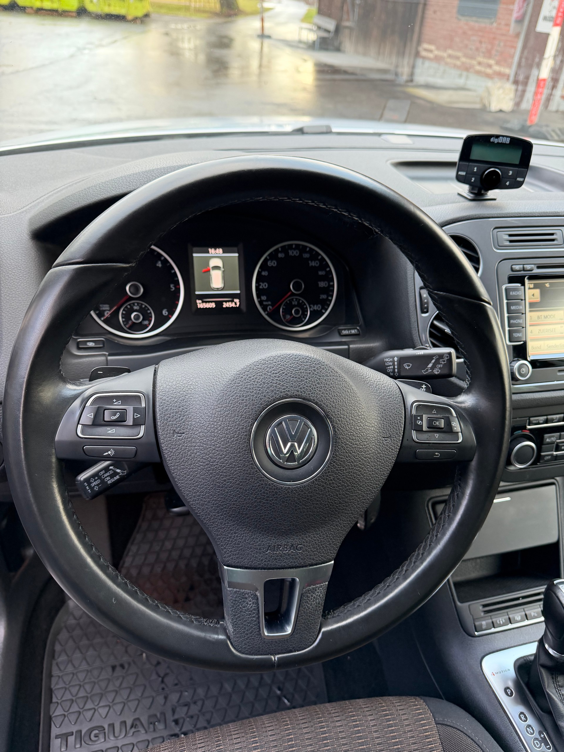 VW Tiguan 2.0 TDI BlueMotion Sport&Style 4Motion-image-4