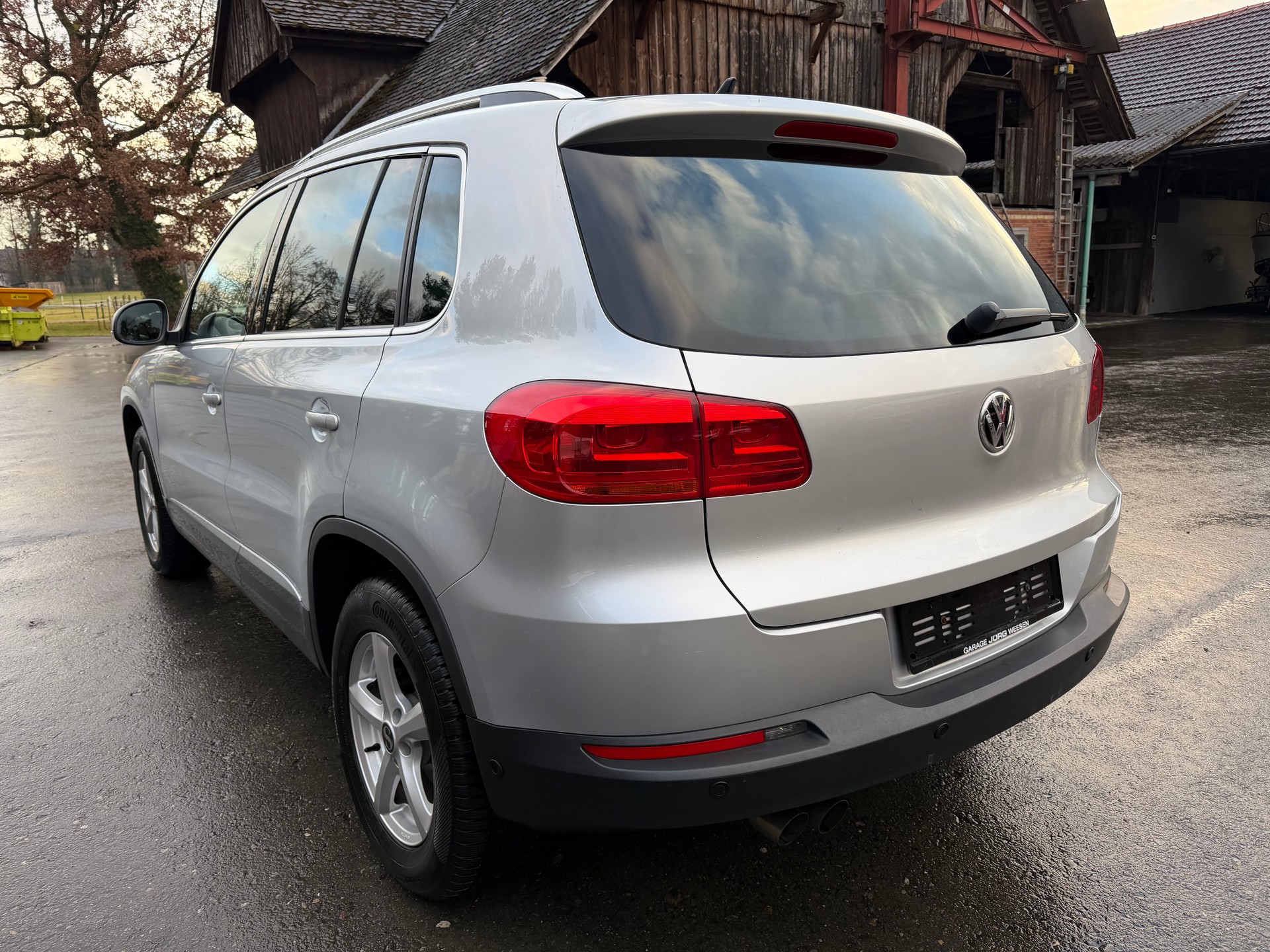 VW Tiguan 2.0 TDI BlueMotion Sport&Style 4Motion-image-2