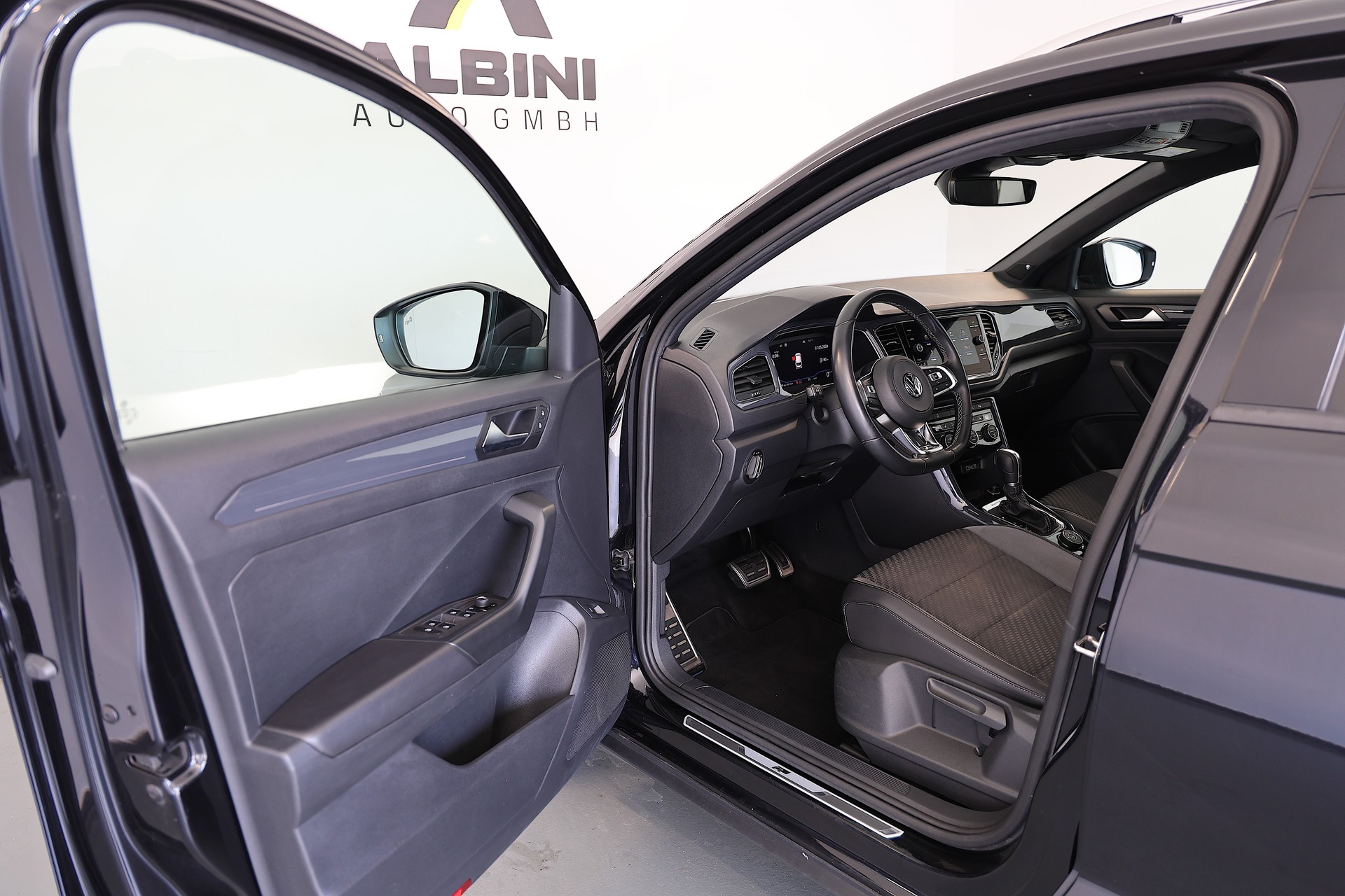 VW T-Roc 2.0 TSI R-Line Sport DSG 4Motion-image-6