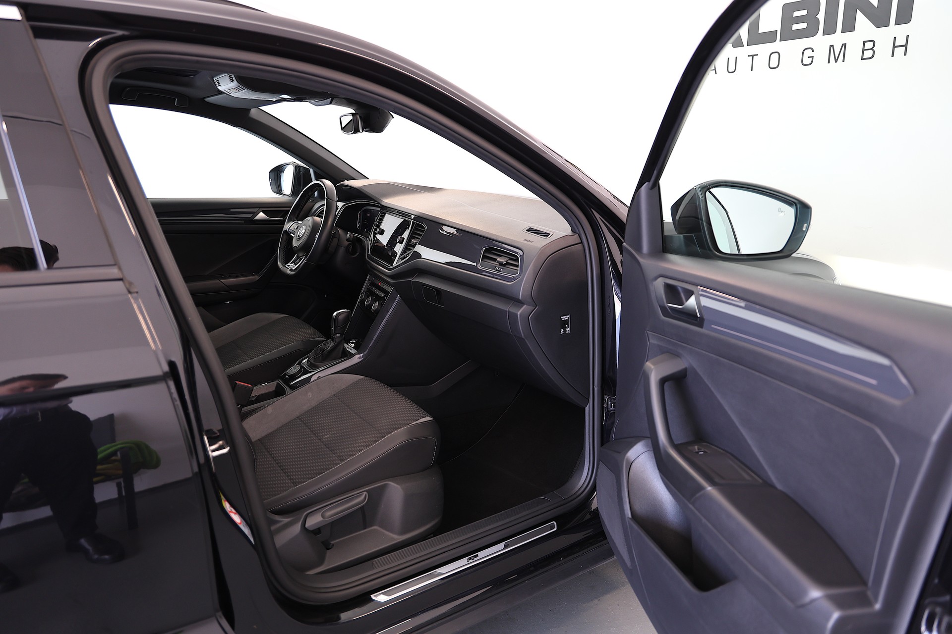 VW T-Roc 2.0 TSI R-Line Sport DSG 4Motion-image-10