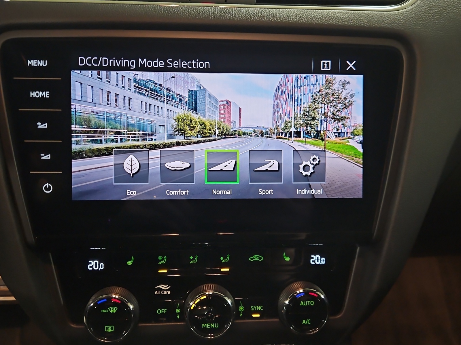SKODA Octavia Combi 2.0 TDI RS Final Edition 4x4 DSG-image-16
