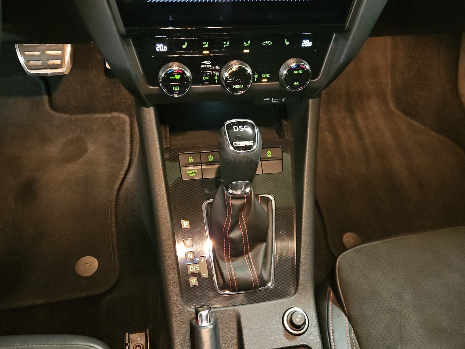 SKODA Octavia Combi 2.0 TDI RS Final Edition 4x4 DSG-image-21