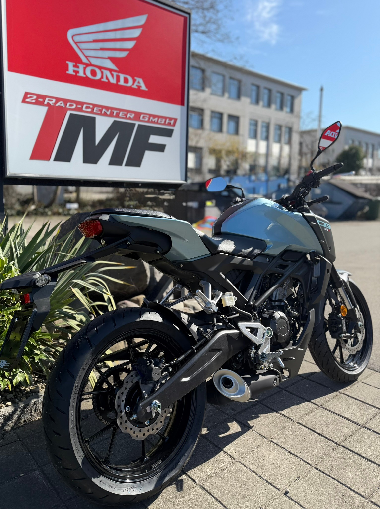 HONDA CB 125 R-showroom-element-2