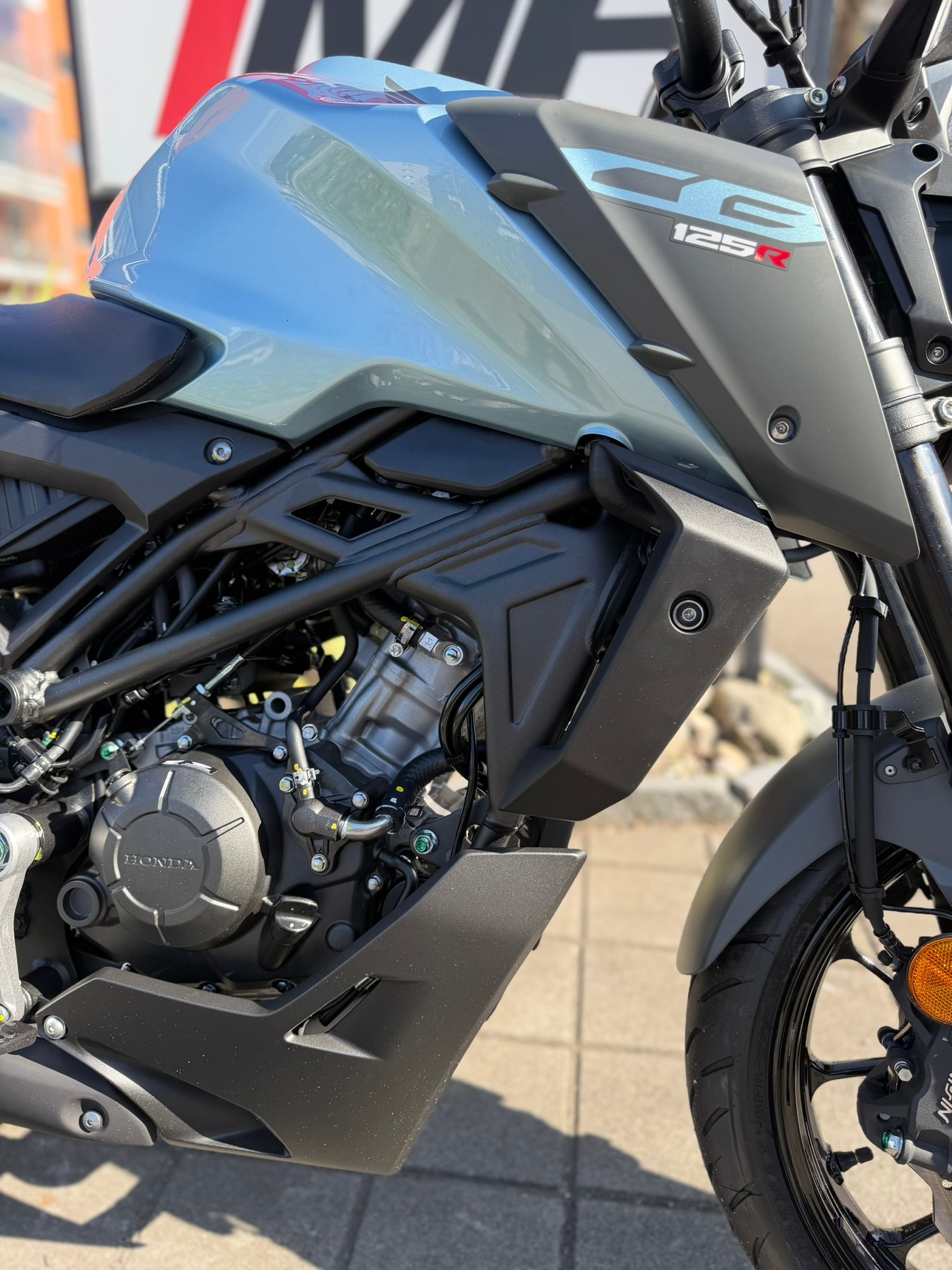 HONDA CB 125 R-showroom-element-3