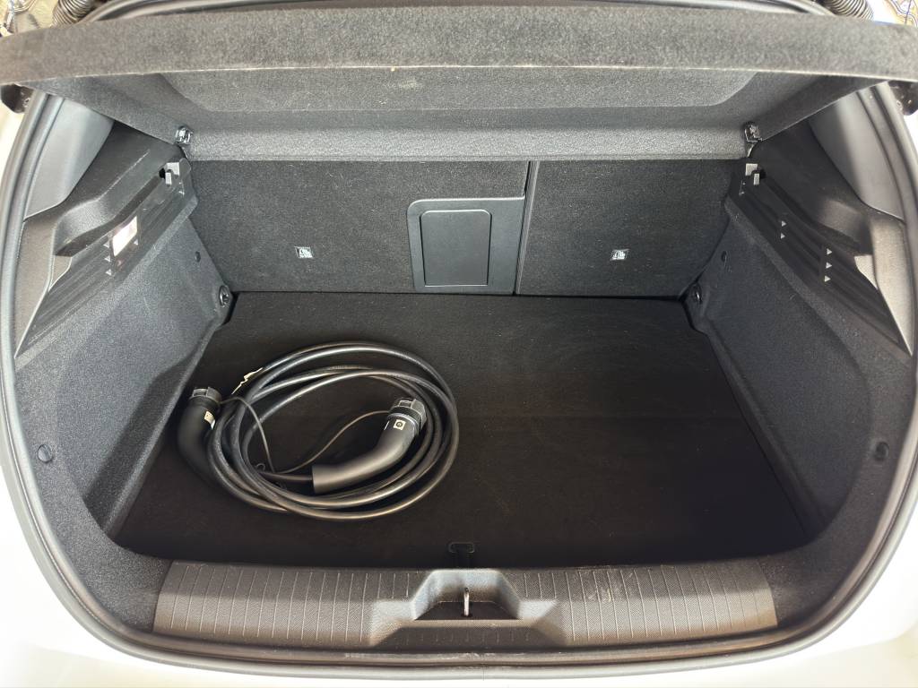OPEL Astra 1.6 PHEV Turbo GSe A-image-11