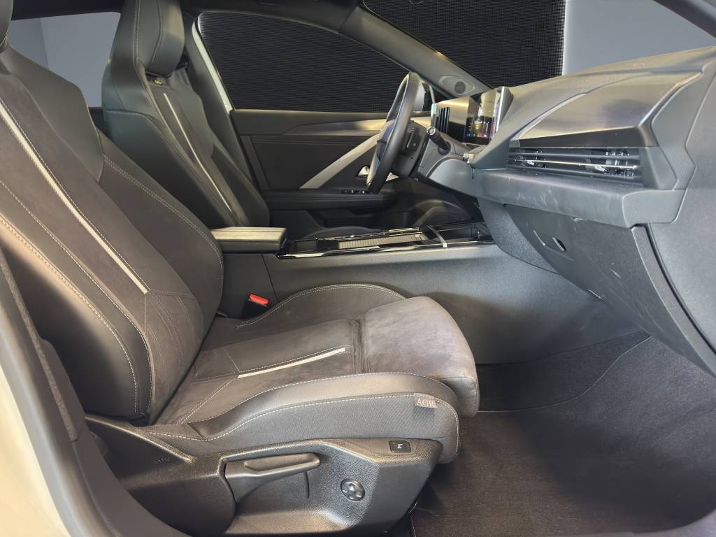 OPEL Astra 1.6 PHEV Turbo GSe A-image-10