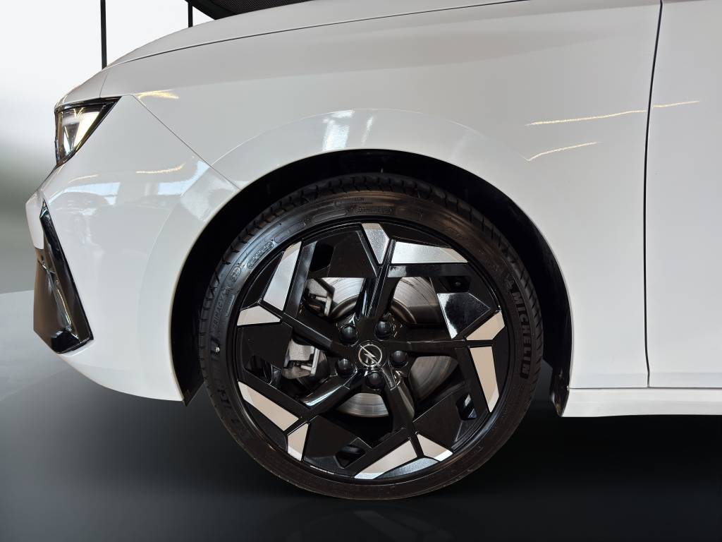 OPEL Astra 1.6 PHEV Turbo GSe A-image-15