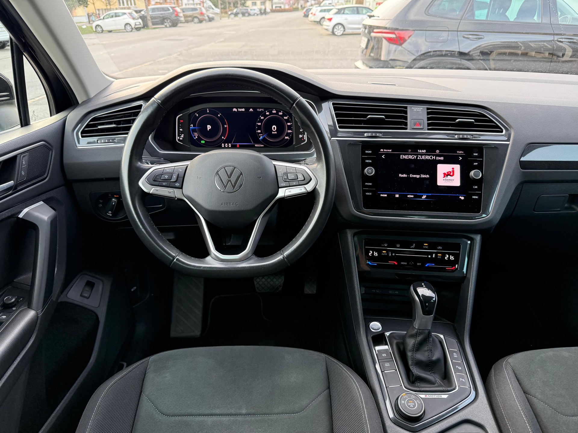 VW Tiguan 2.0 TDI SCR Elegance DSG-image-21