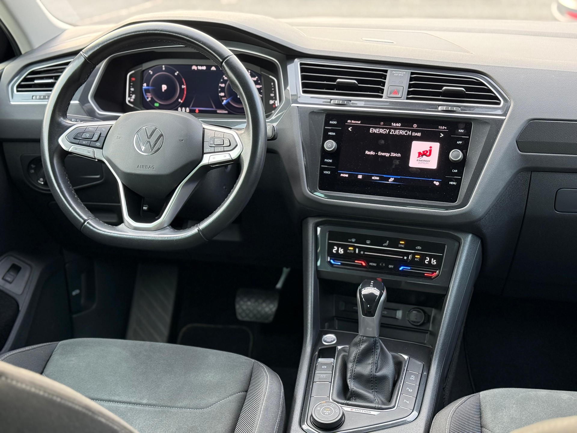 VW Tiguan 2.0 TDI SCR Elegance DSG-image-13