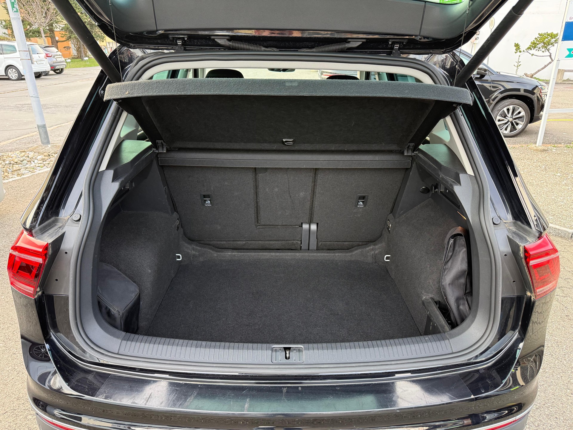 VW Tiguan 2.0 TDI SCR Elegance DSG-image-6