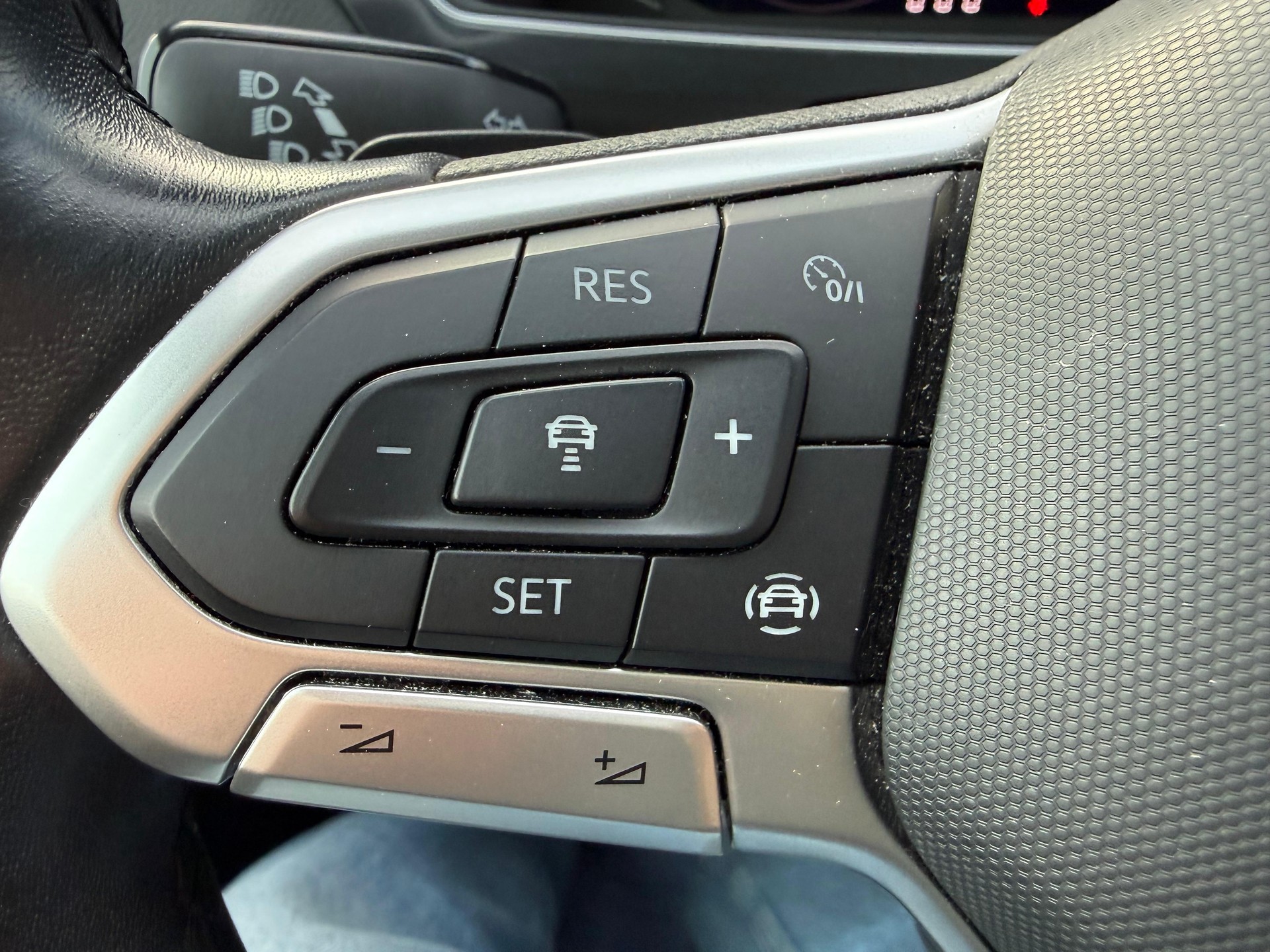 VW Tiguan 2.0 TDI SCR Elegance DSG-image-20