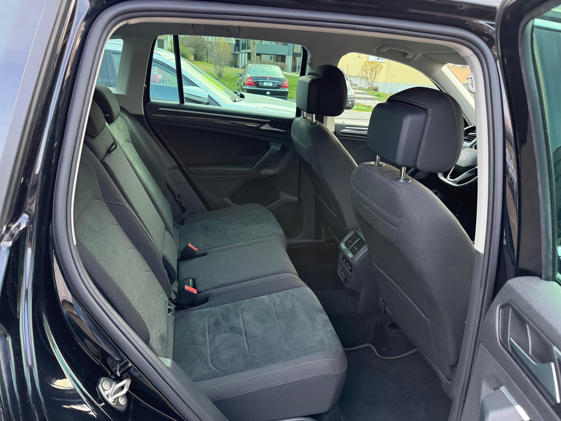 VW Tiguan 2.0 TDI SCR Elegance DSG-image-12