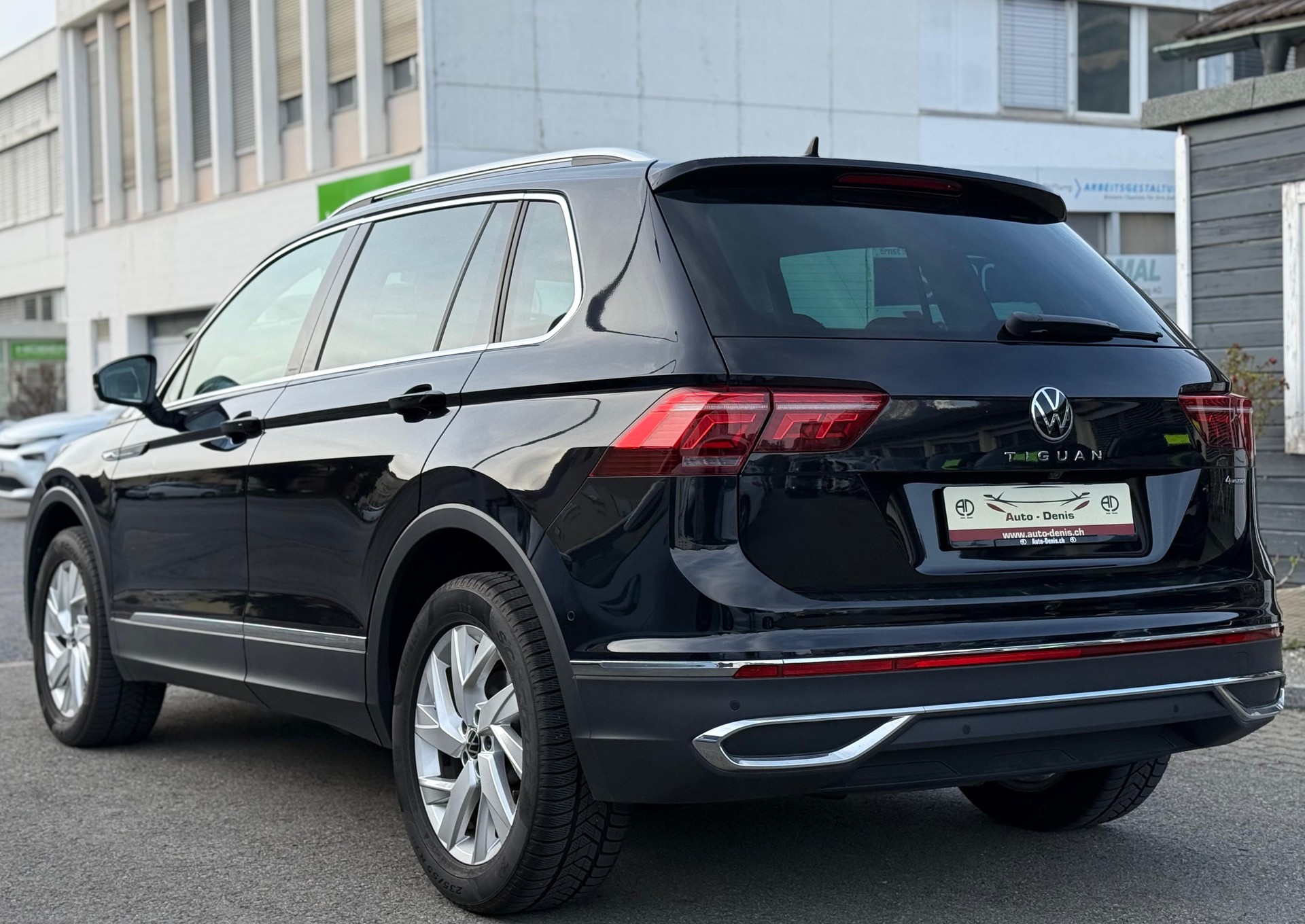 VW Tiguan 2.0 TDI SCR Elegance DSG-image-8