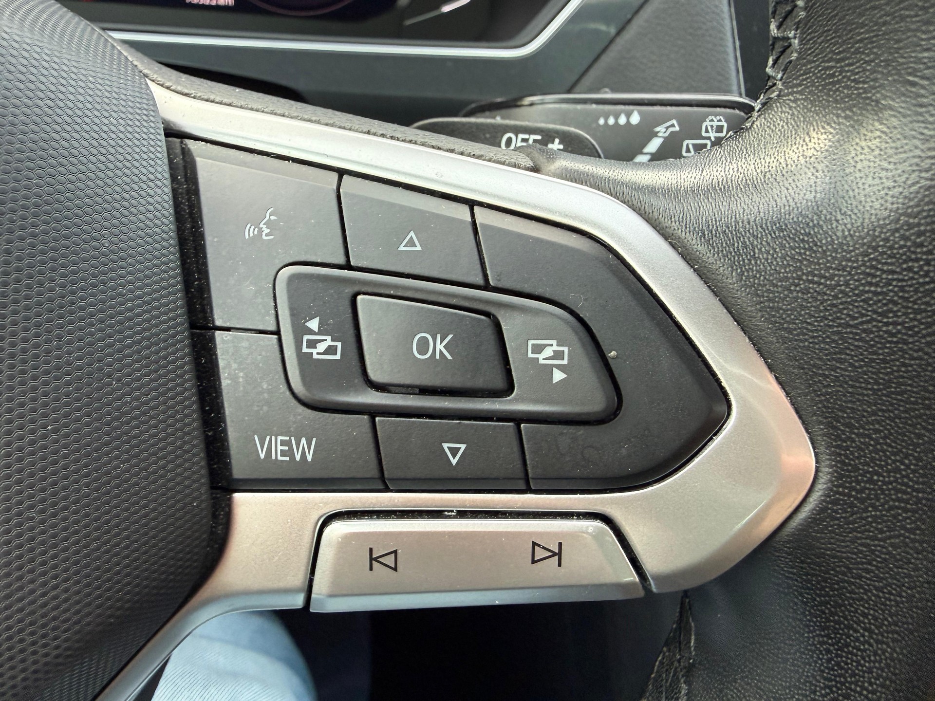 VW Tiguan 2.0 TDI SCR Elegance DSG-image-19
