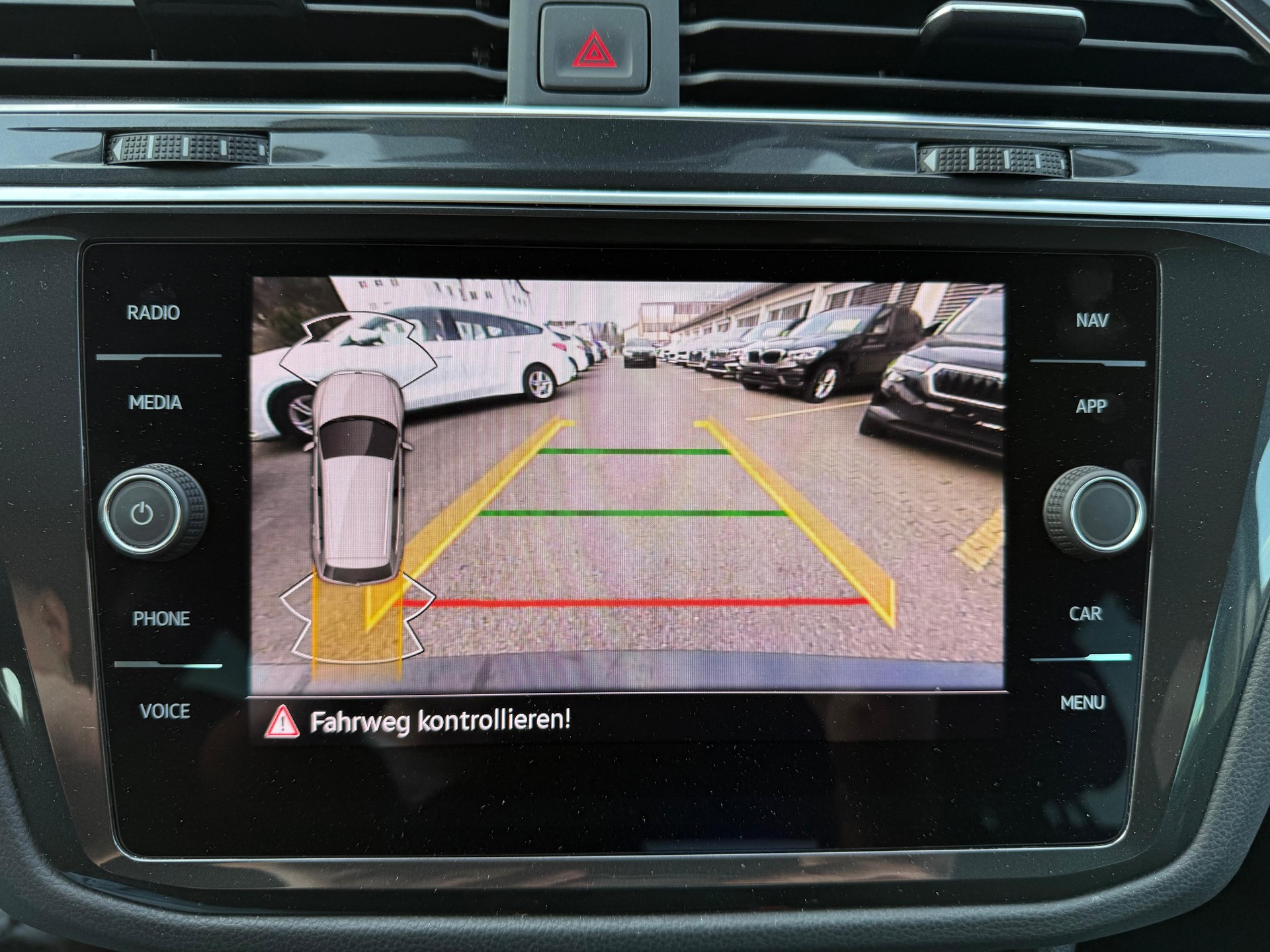 VW Tiguan 2.0 TDI SCR Elegance DSG-image-18