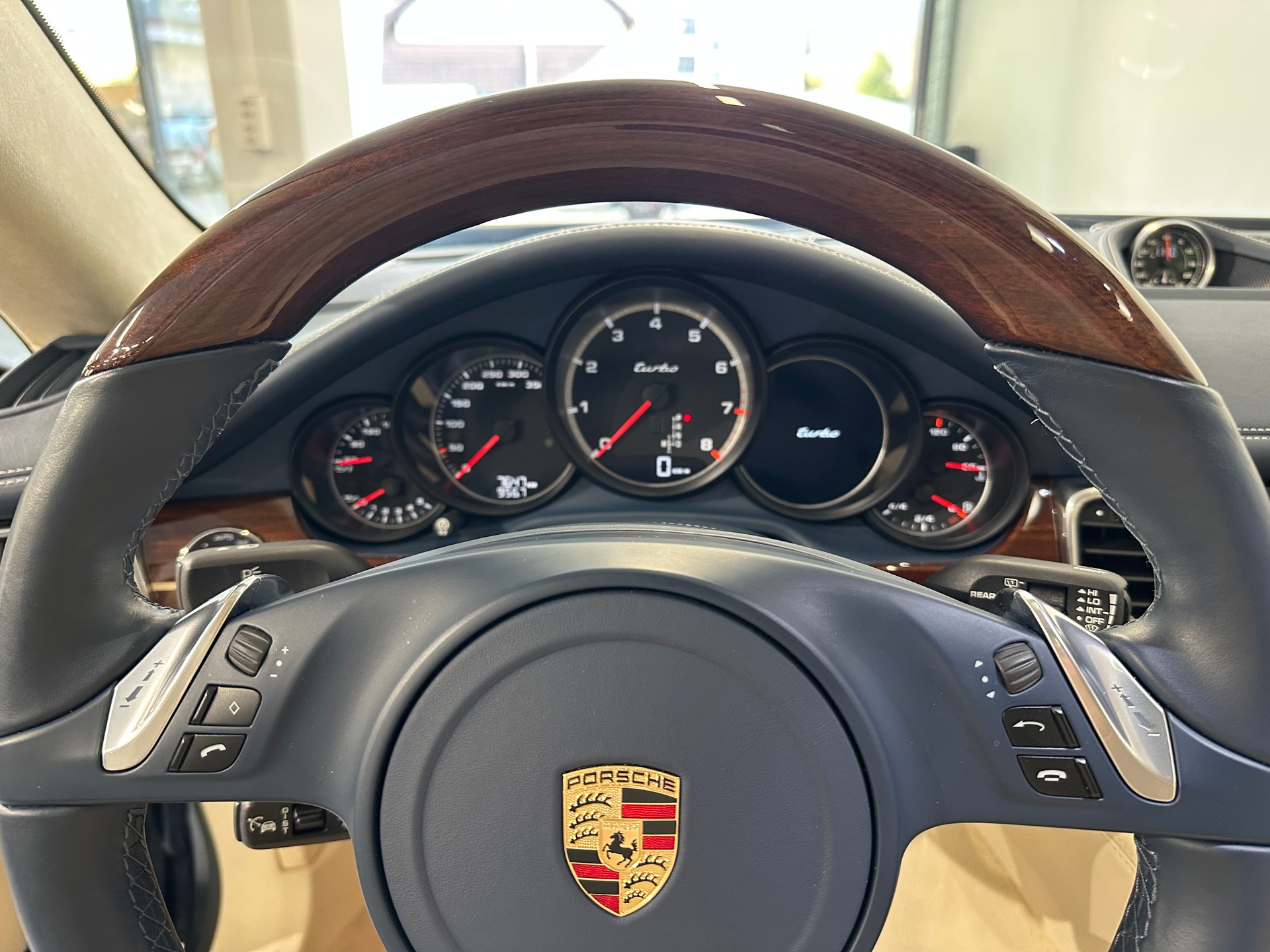 PORSCHE Panamera Turbo 4.8 PDK-image-18