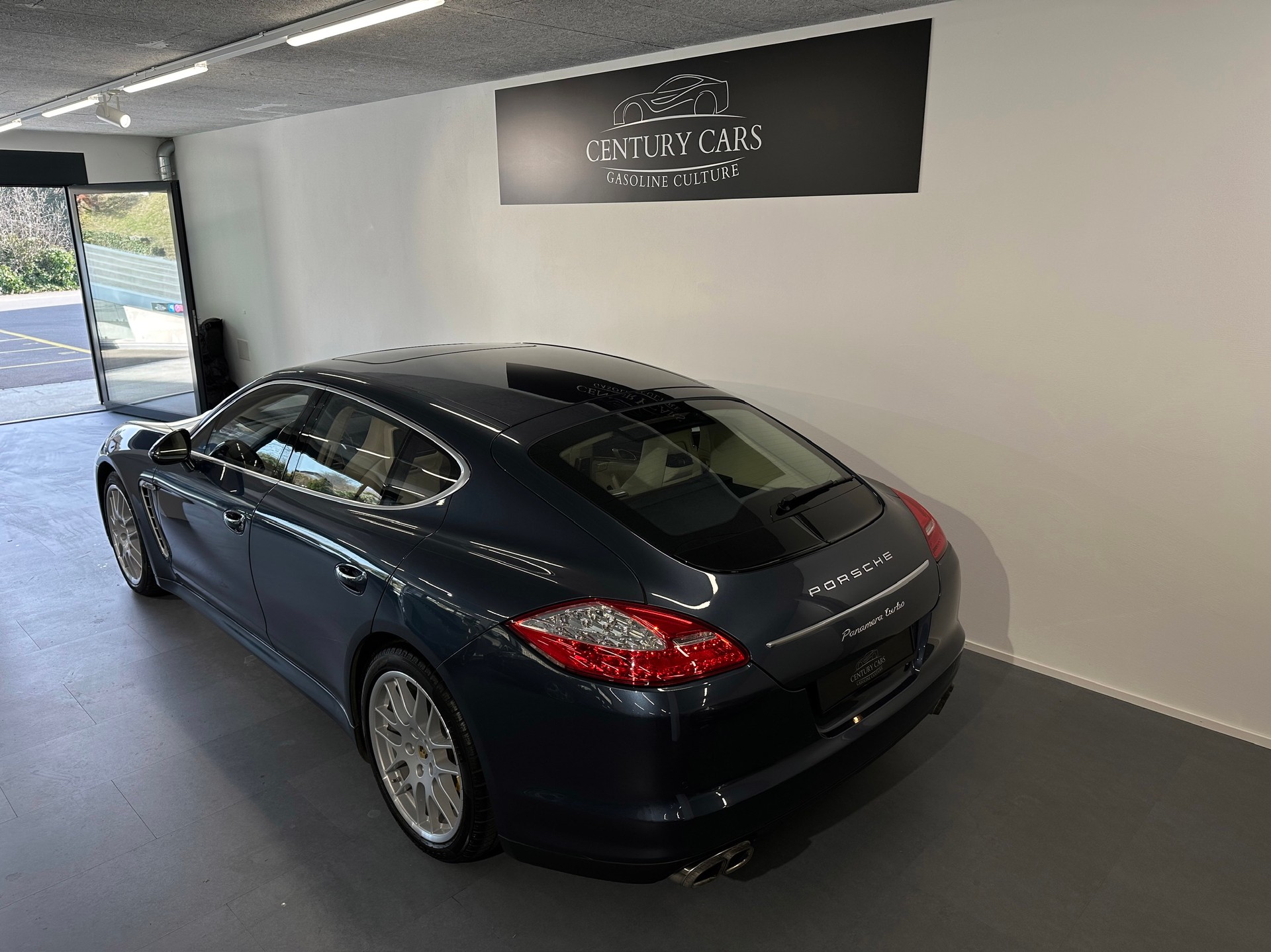 PORSCHE Panamera Turbo 4.8 PDK-image-8