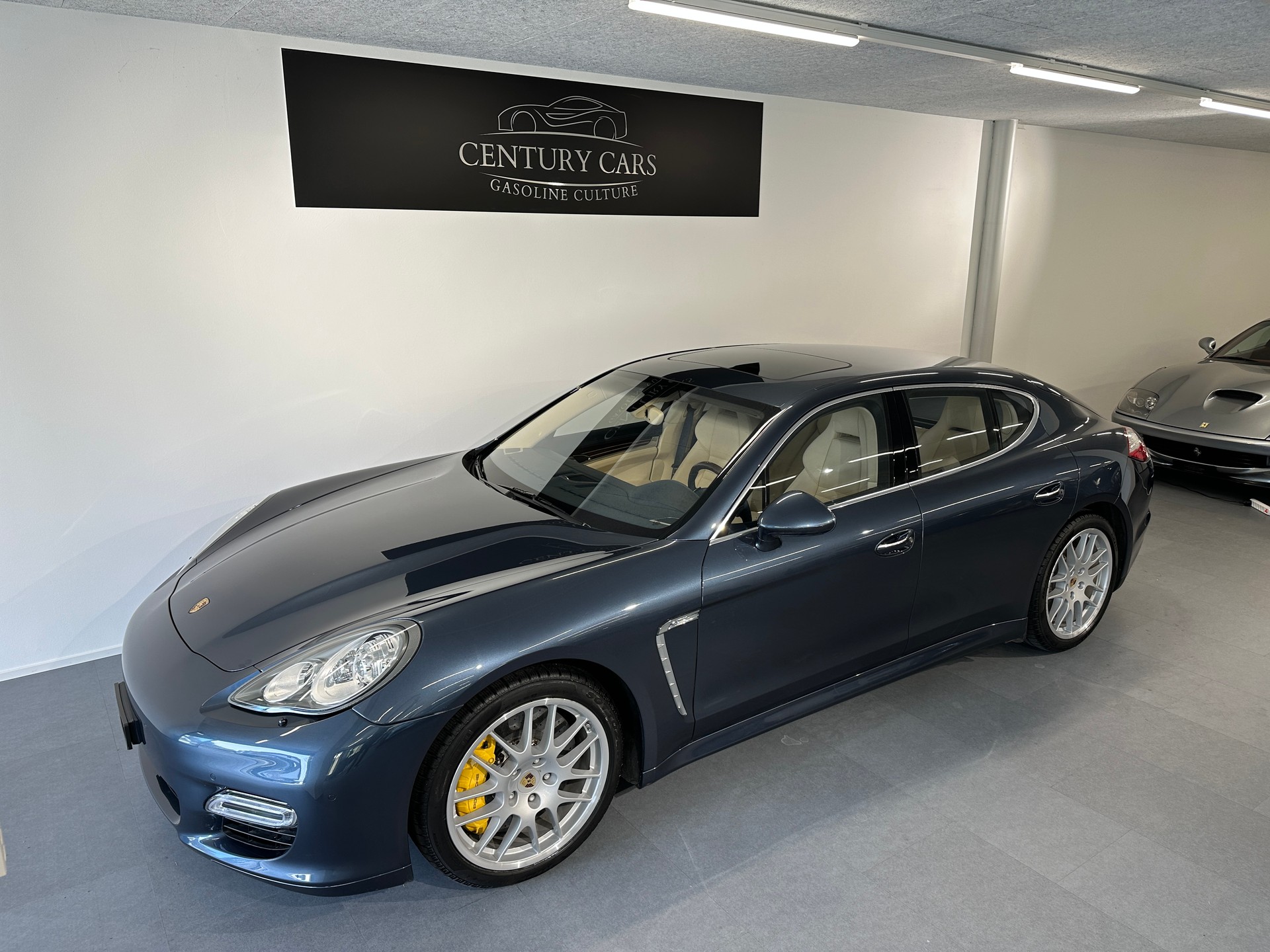 PORSCHE Panamera Turbo 4.8 PDK-showroom-element-3