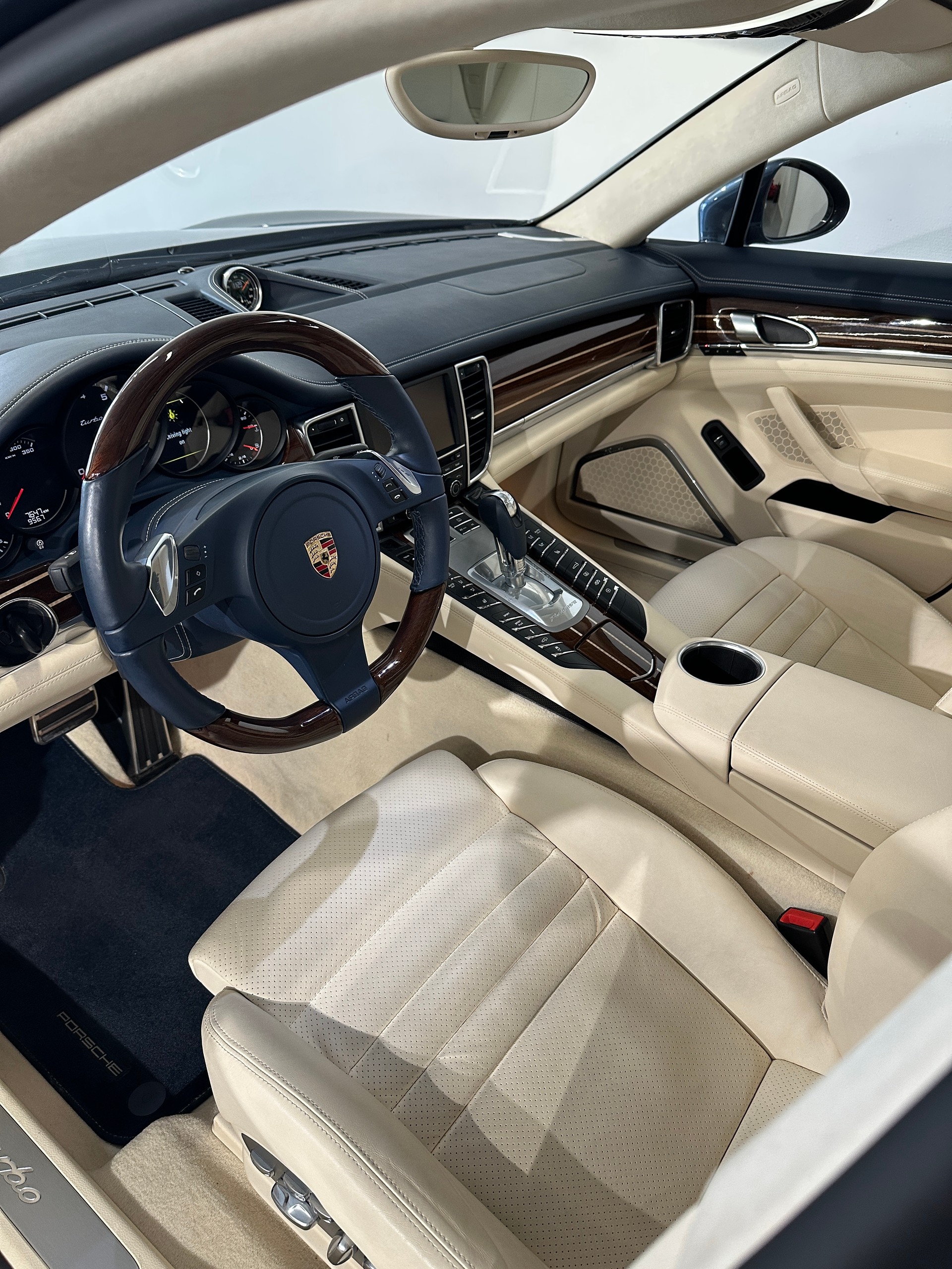 PORSCHE Panamera Turbo 4.8 PDK-image-15