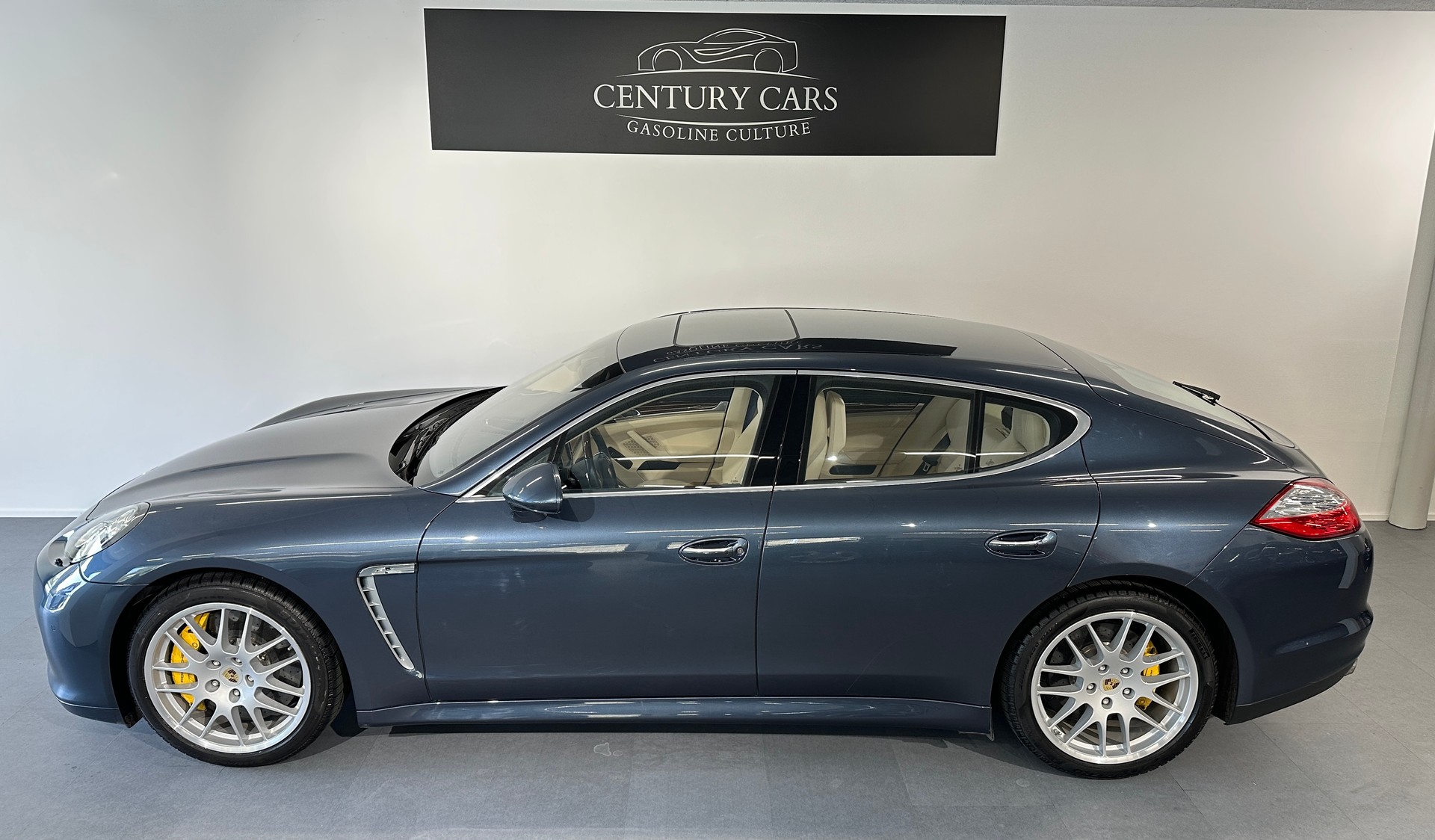 PORSCHE Panamera Turbo 4.8 PDK-showroom-element-1