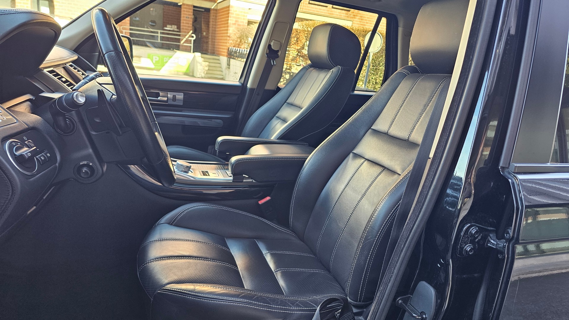 LAND ROVER RANGE ROVER SPORT-image-4