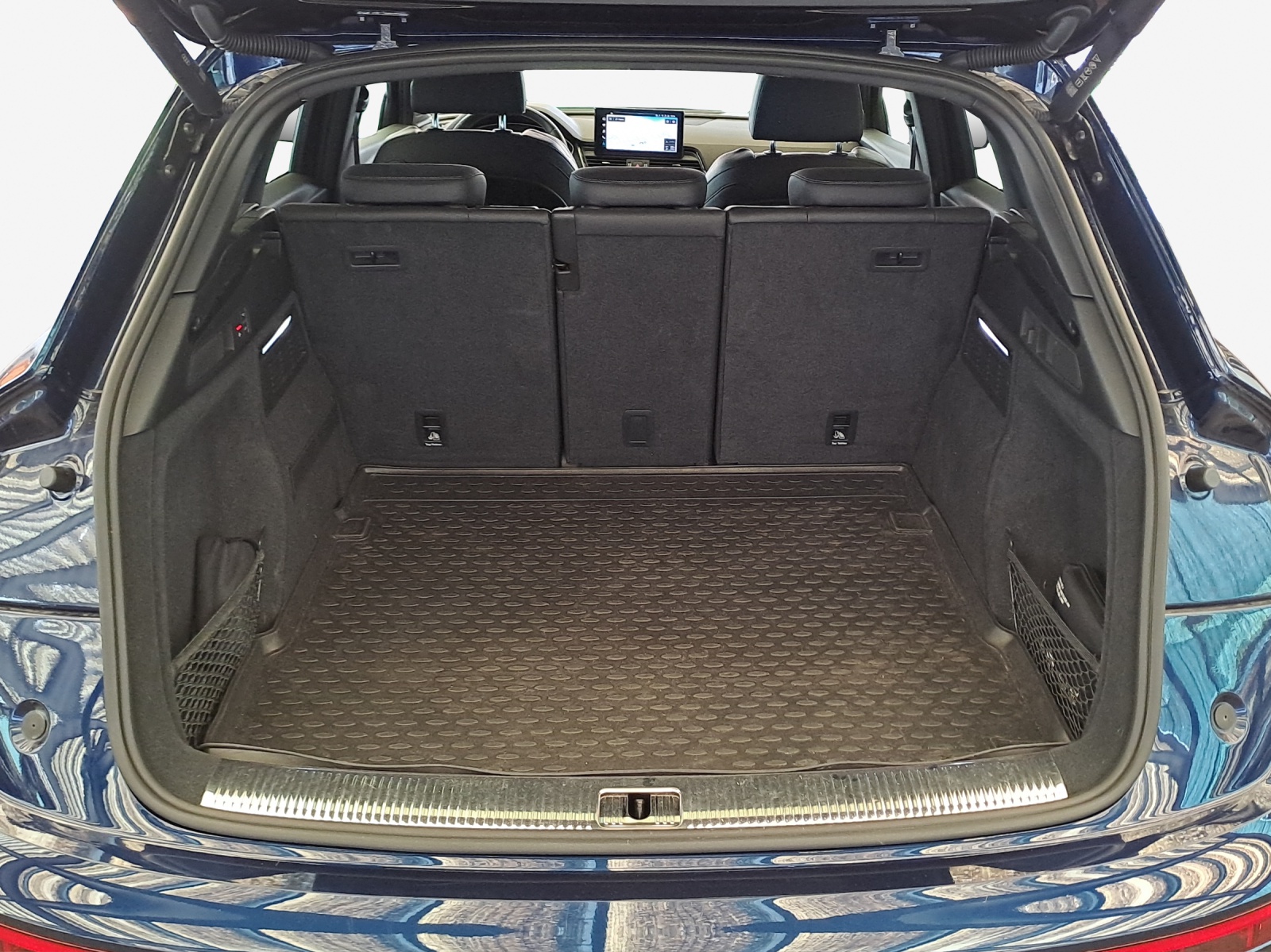 AUDI Q5 40 TDI Black Edition quattro S-tronic-image-12