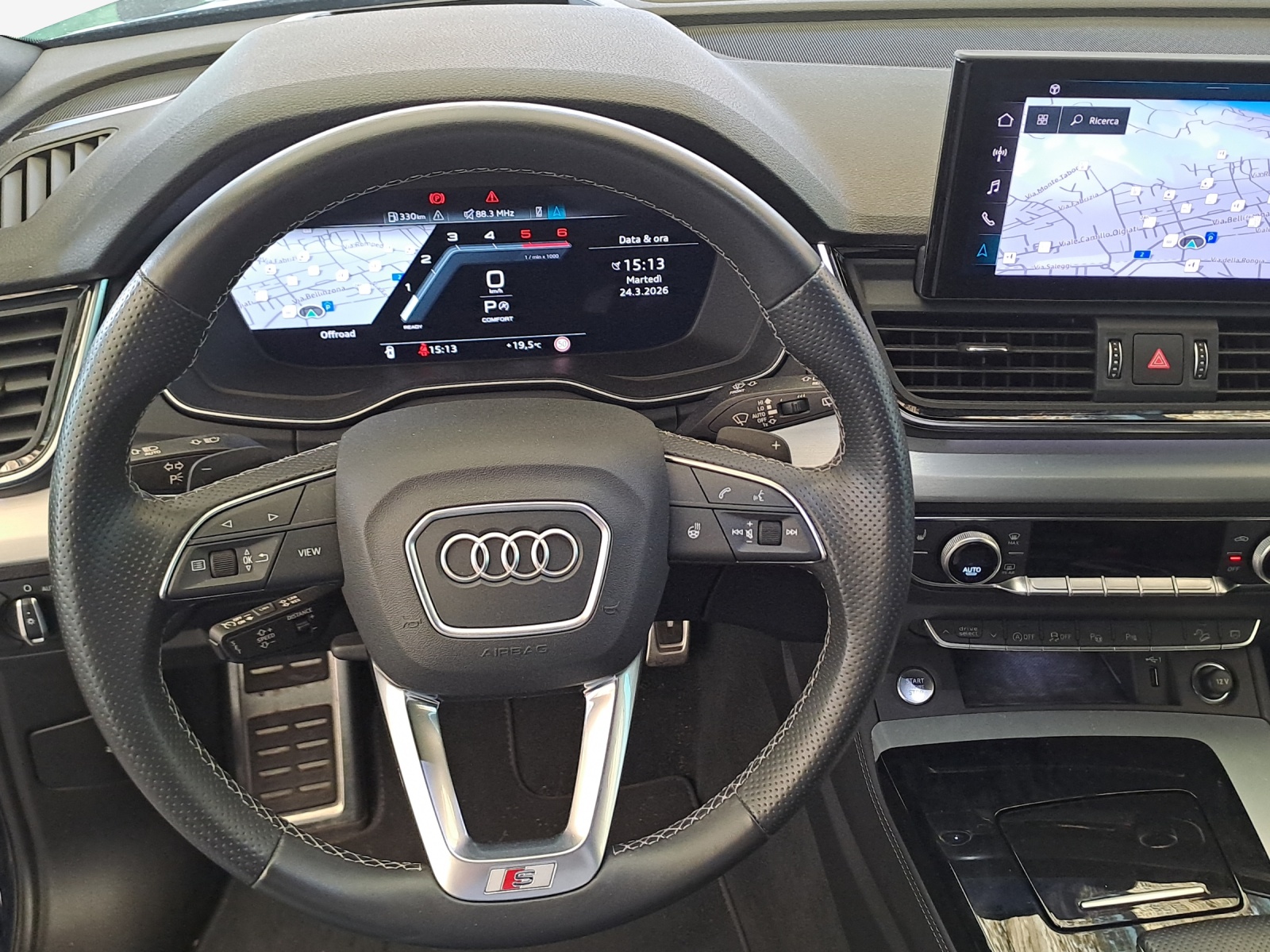 AUDI Q5 40 TDI Black Edition quattro S-tronic-image-9